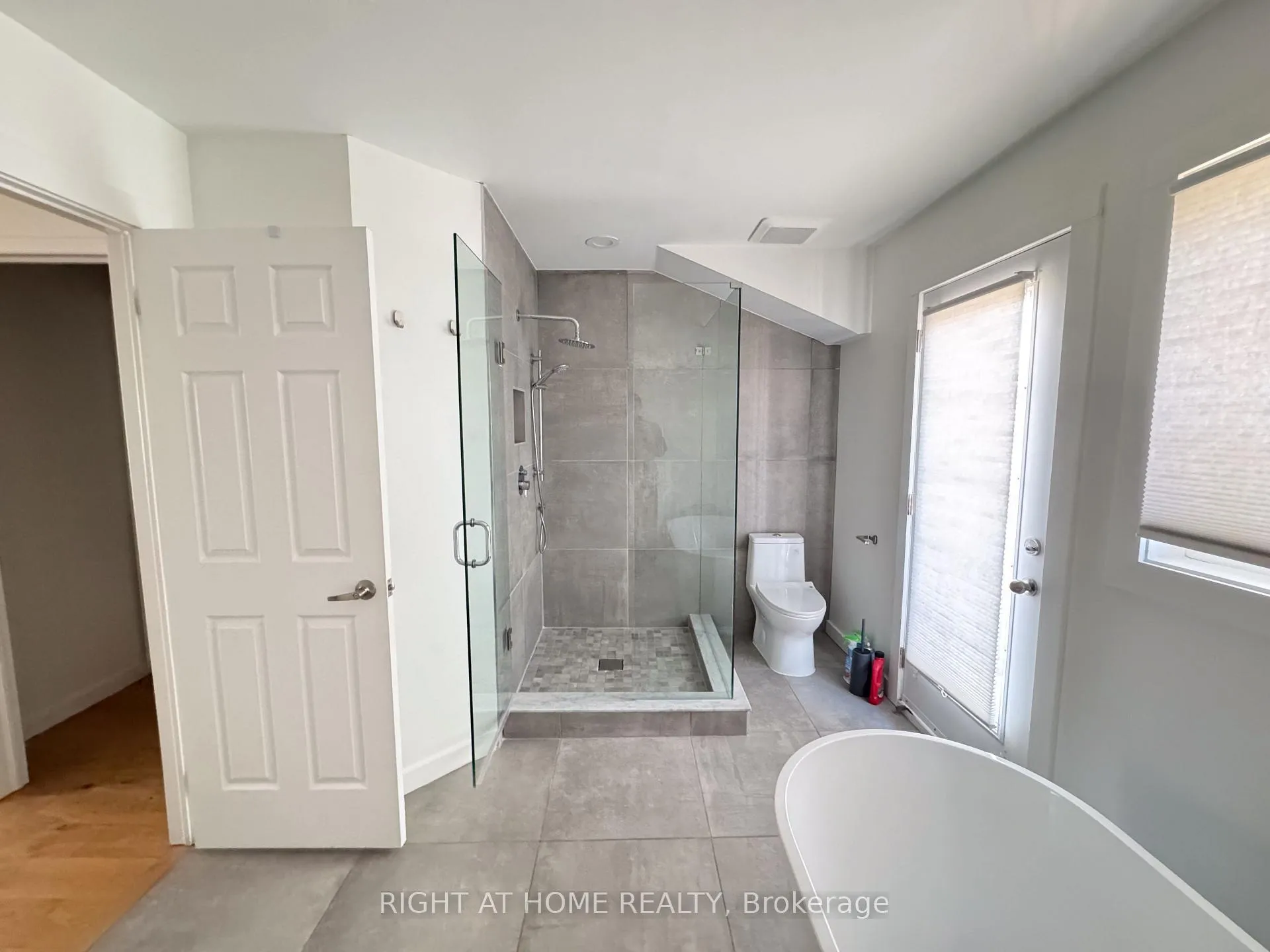 Photo 12 of Unit Th22, 6 Windermere Avenue, Toronto, High Park-Swansea — HOMEH