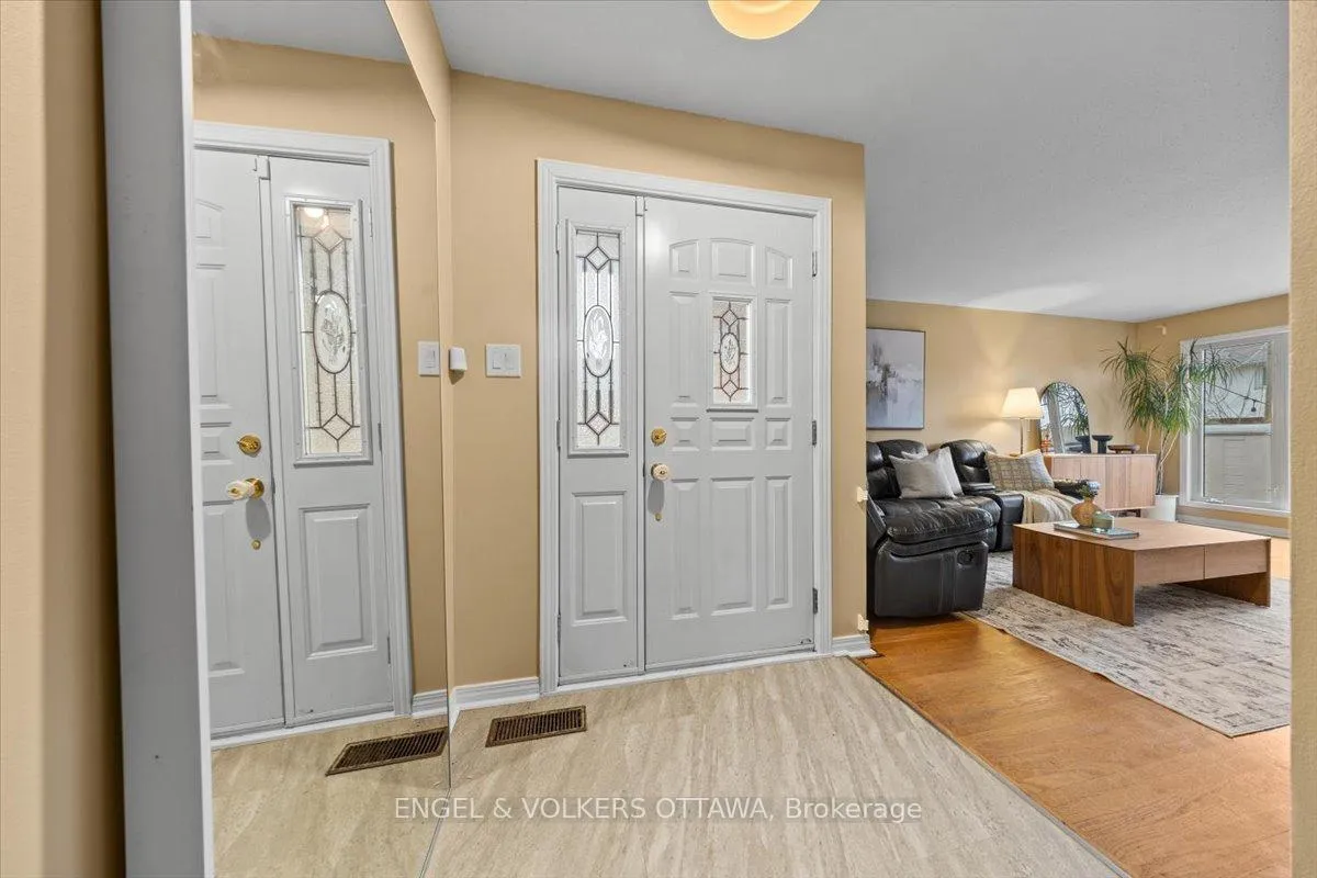 Photo 3 of 1332 Henry Farm Drive, Ottawa, Copeland Park — HOMEH