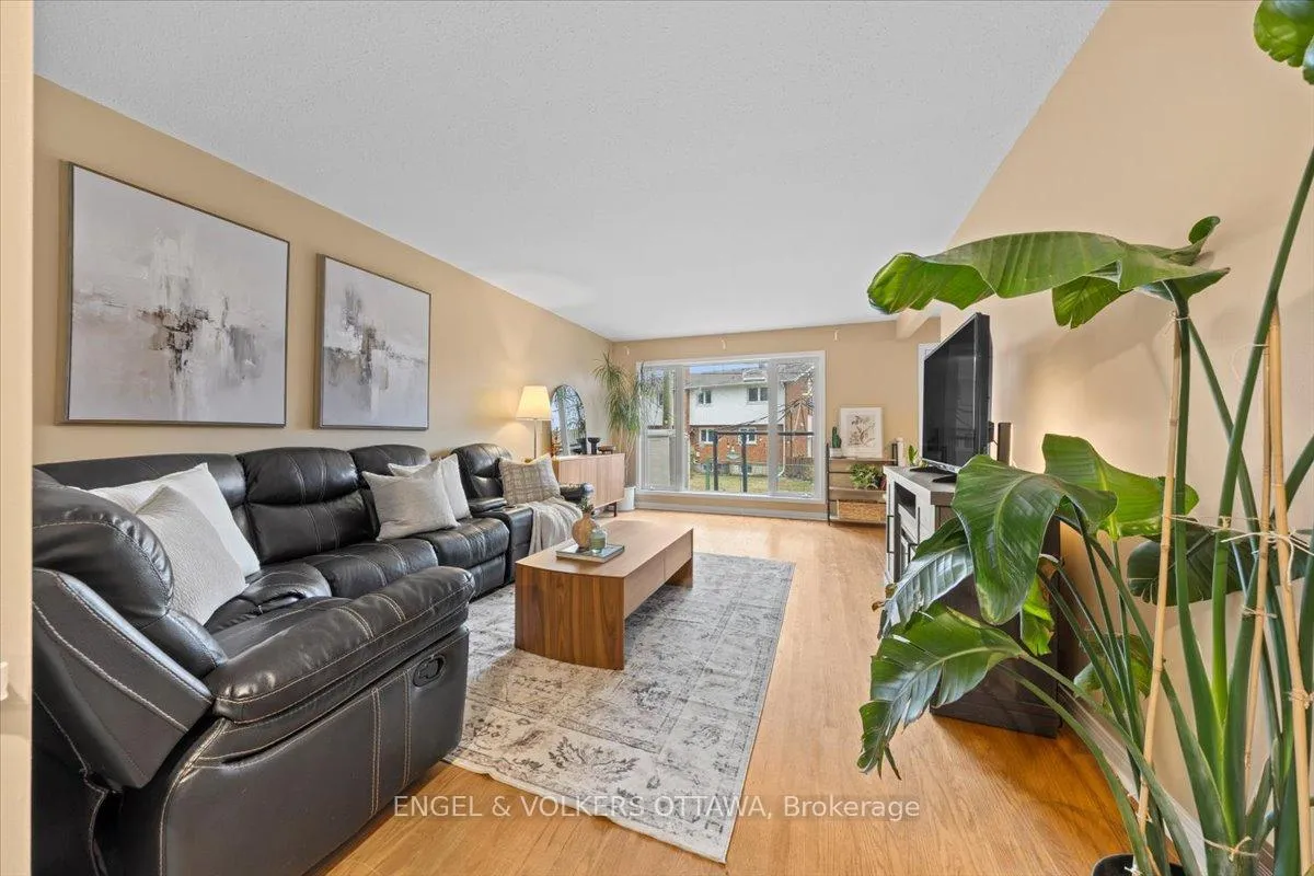 Photo 4 of 1332 Henry Farm Drive, Ottawa, Copeland Park — HOMEH