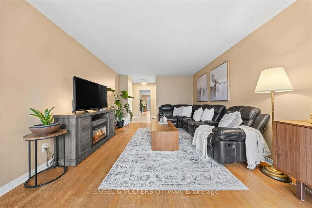 Photo 5 of 1332 Henry Farm Drive, Ottawa, Copeland Park — HOMEH