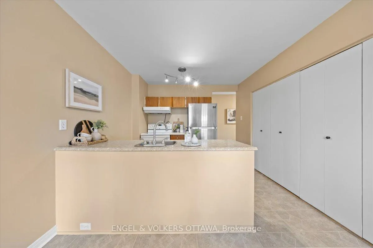 Photo 11 of 1332 Henry Farm Drive, Ottawa, Copeland Park — HOMEH