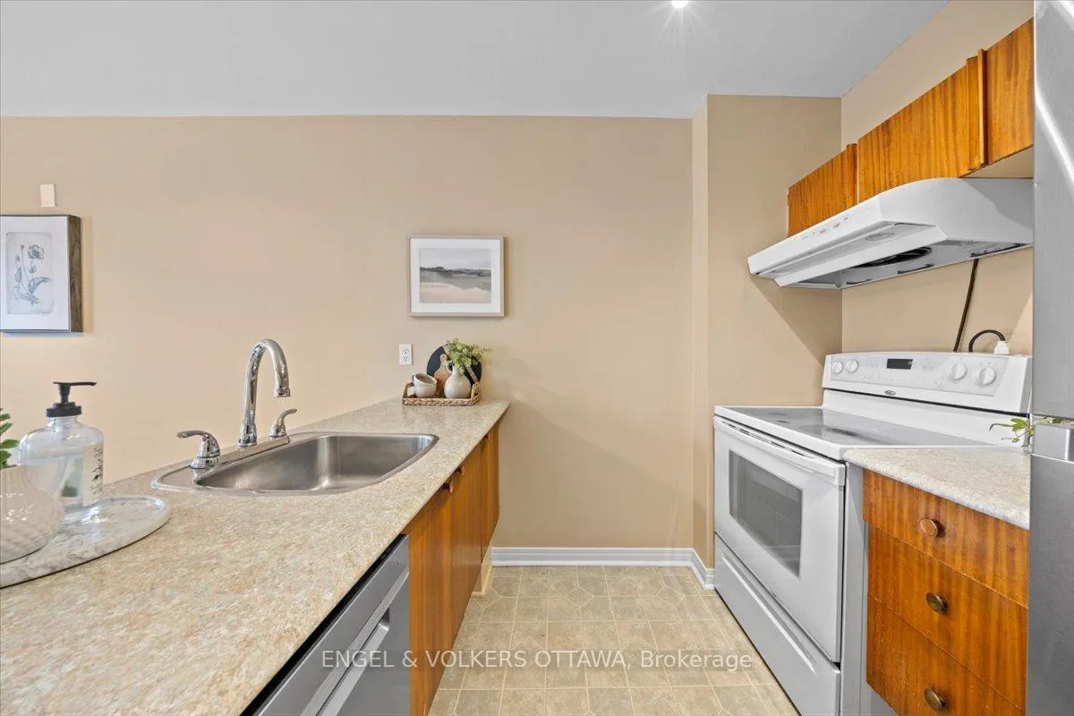 Photo 13 of 1332 Henry Farm Drive, Ottawa, Copeland Park — HOMEH