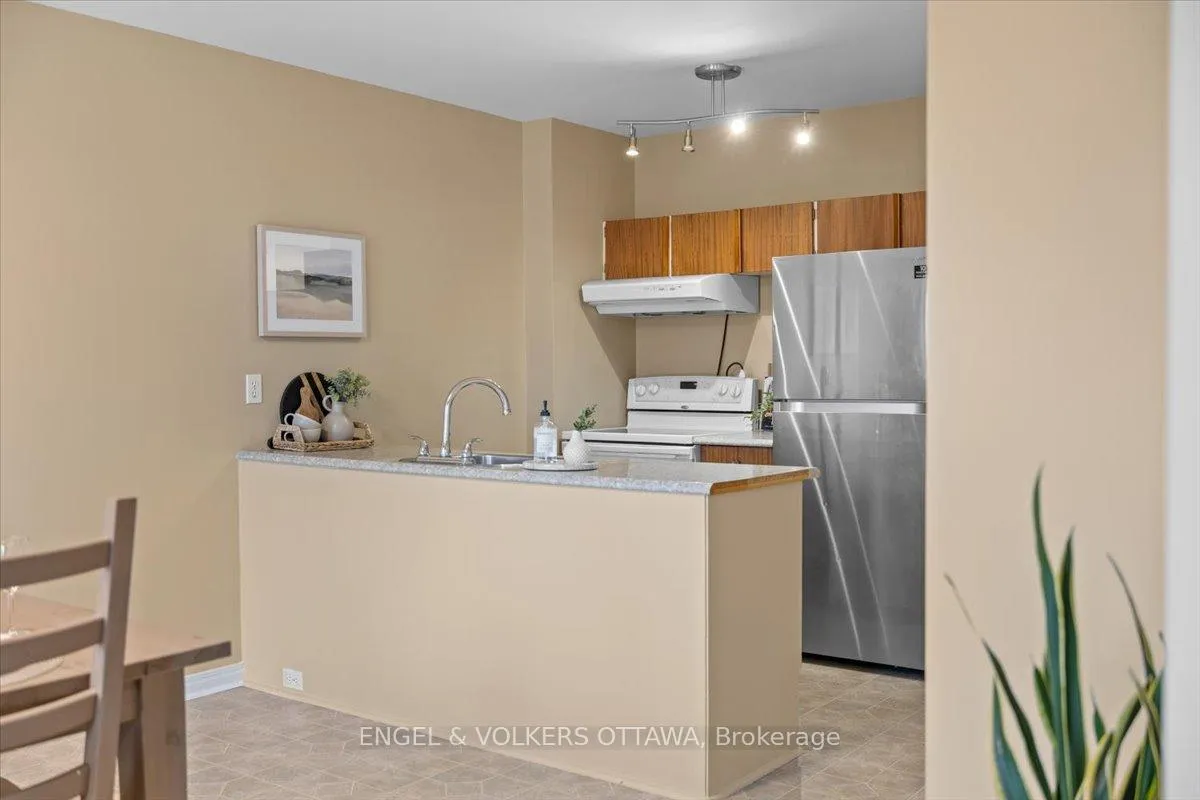 Photo 16 of 1332 Henry Farm Drive, Ottawa, Copeland Park — HOMEH