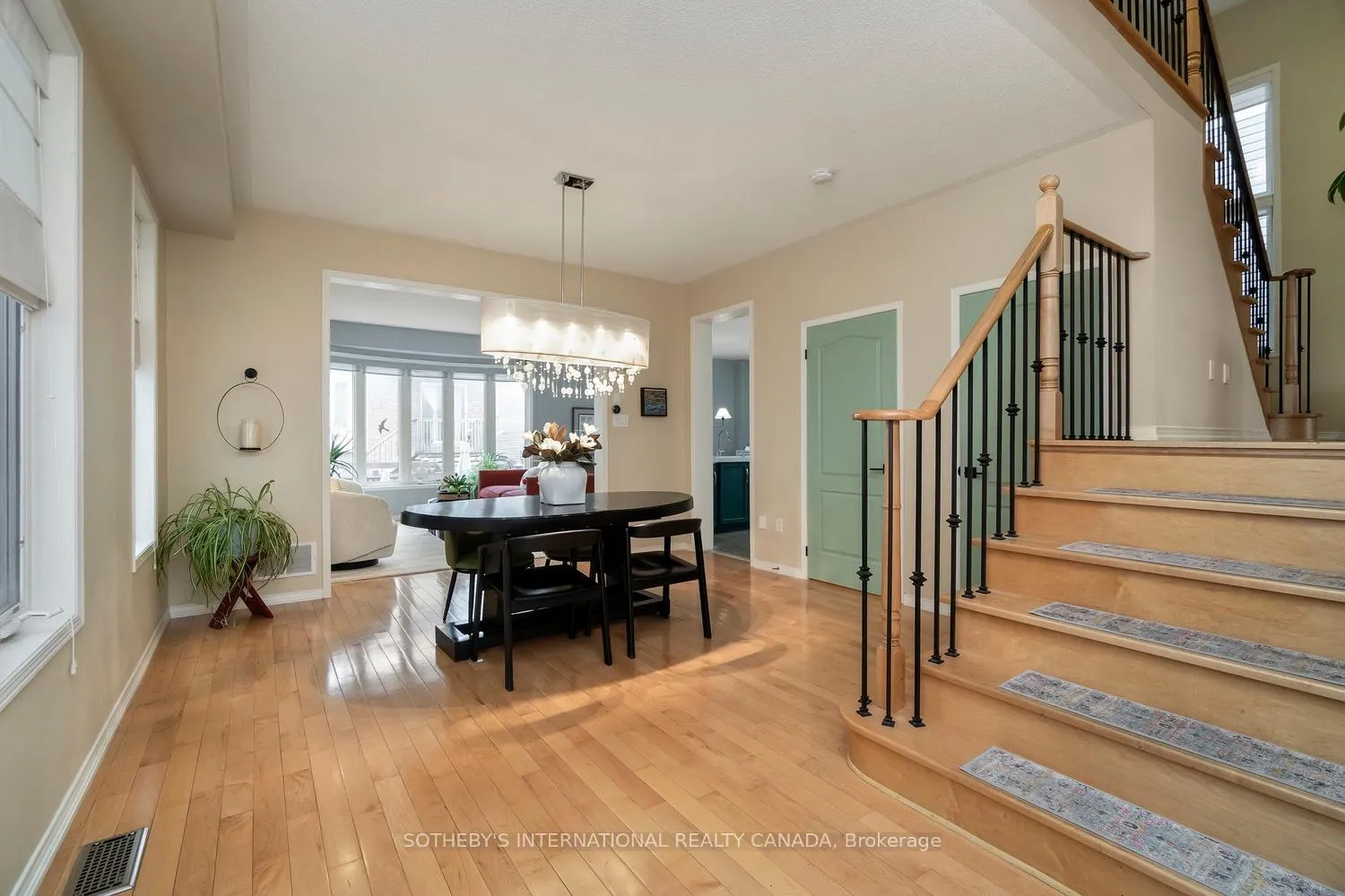 Photo 5 of 114 Strandmore Circle, Whitby, Brooklin — HOMEH
