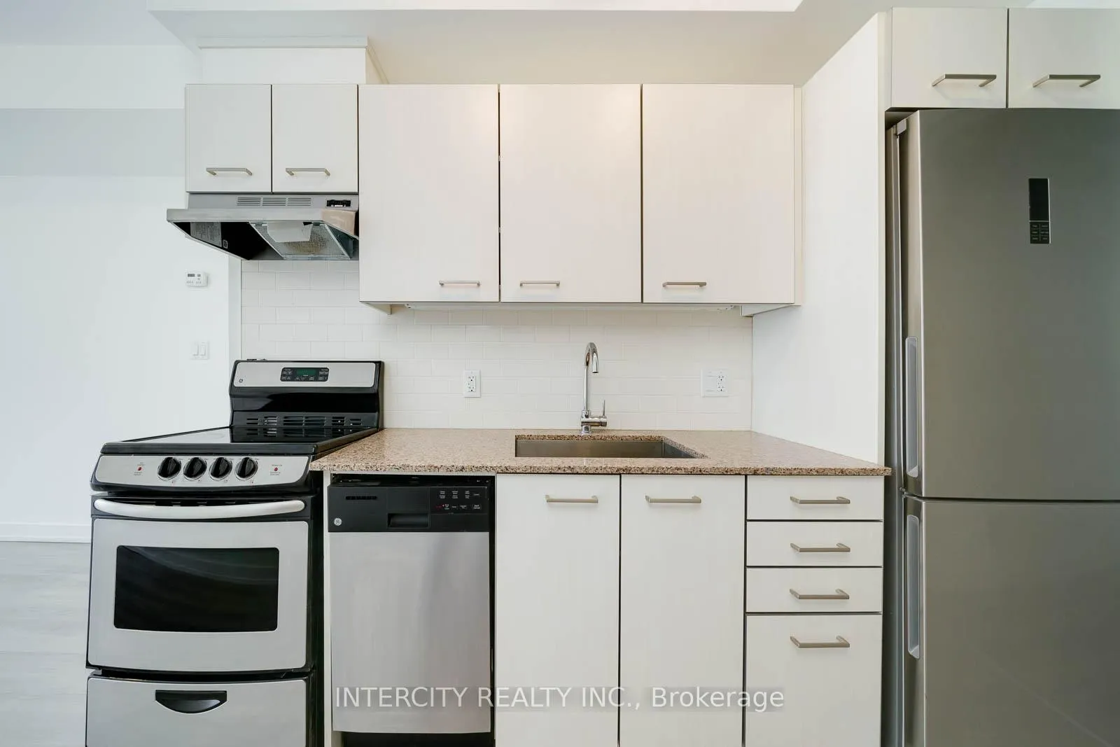 Photo 6 of Unit 5, 1321 Gerrard Street E, Toronto, Greenwood-Coxwell — HOMEH