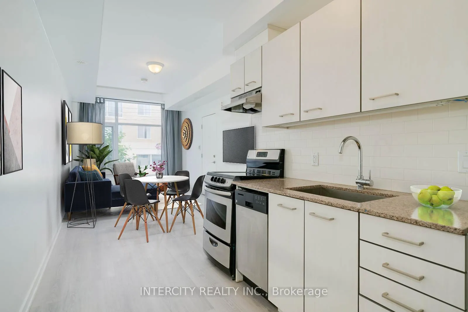 Photo 7 of Unit 5, 1321 Gerrard Street E, Toronto, Greenwood-Coxwell — HOMEH