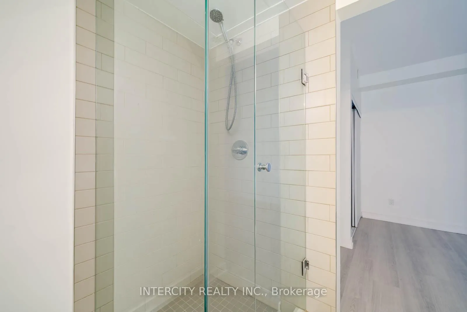 Photo 13 of Unit 5, 1321 Gerrard Street E, Toronto, Greenwood-Coxwell — HOMEH