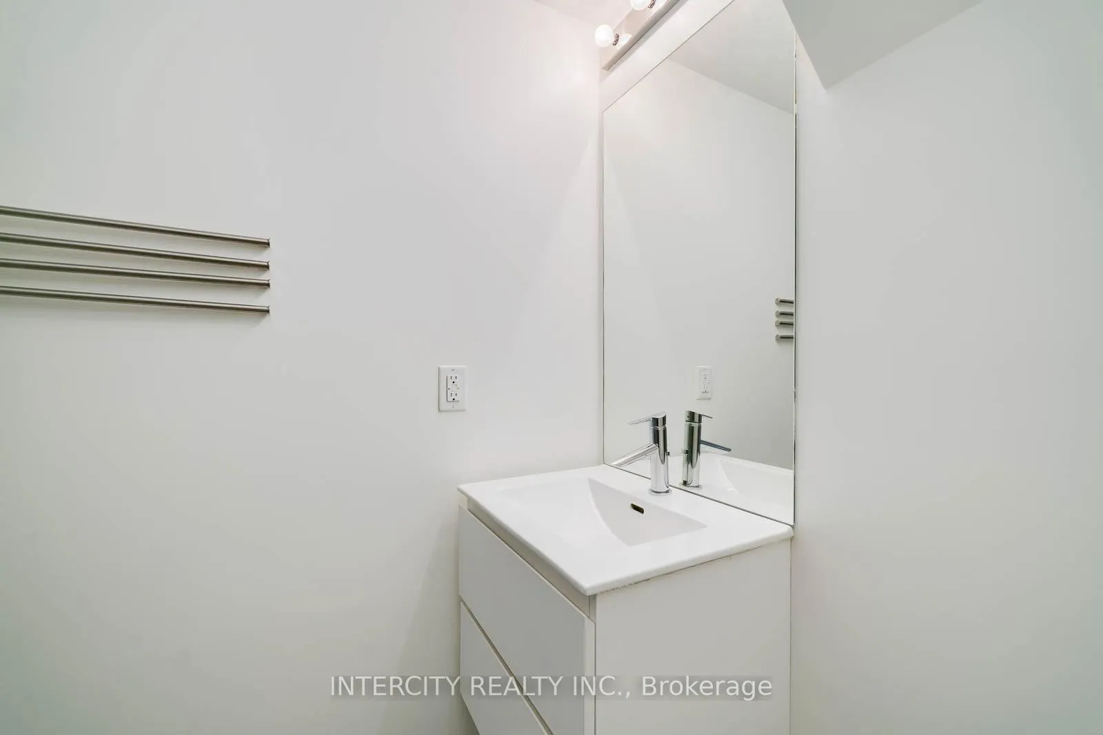 Photo 14 of Unit 5, 1321 Gerrard Street E, Toronto, Greenwood-Coxwell — HOMEH