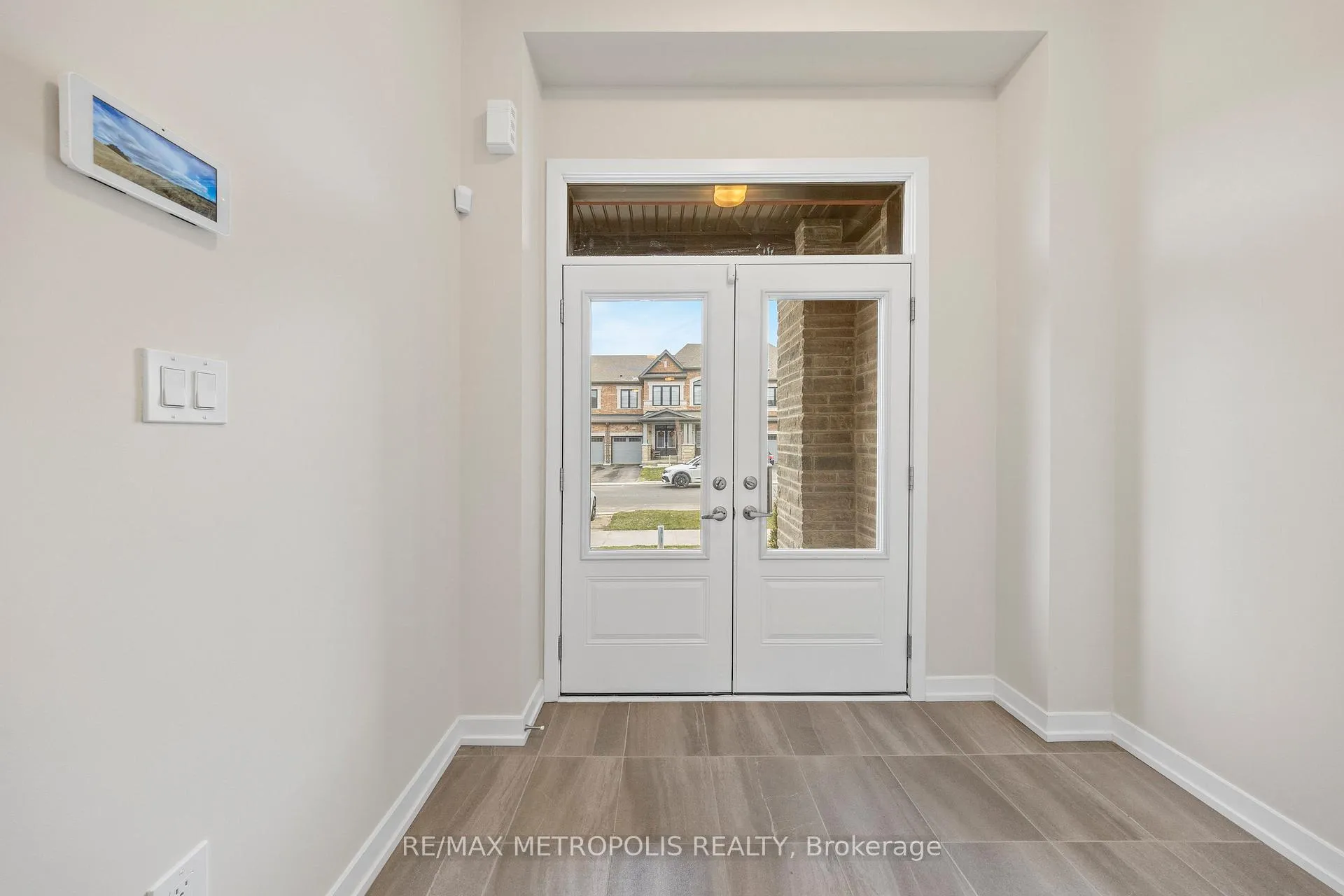 Photo 6 of 38 Singhampton Road, Vaughan, Kleinburg — HOMEH