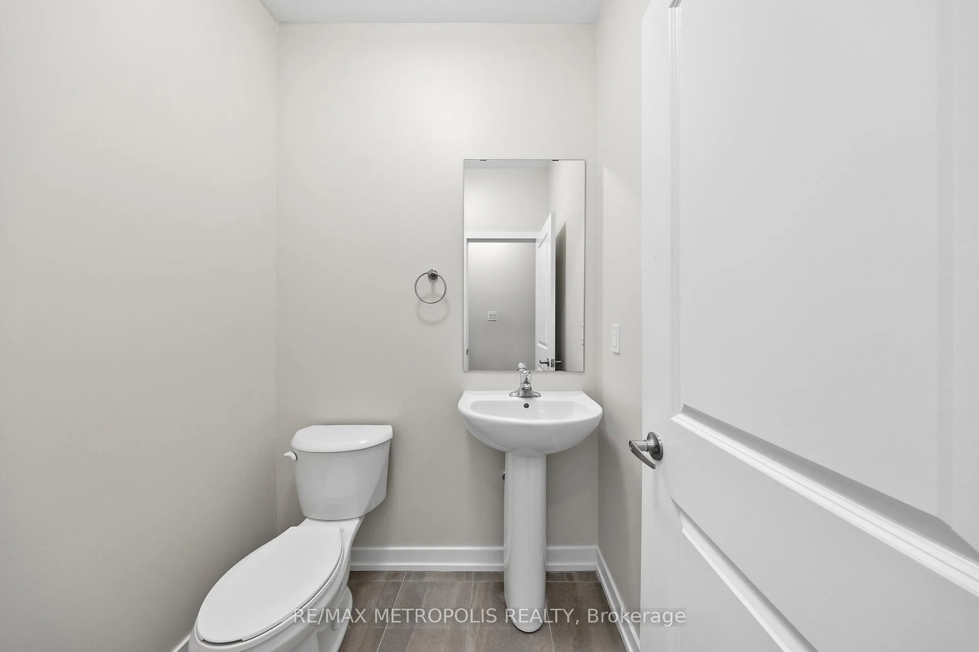 Photo 7 of 38 Singhampton Road, Vaughan, Kleinburg — HOMEH
