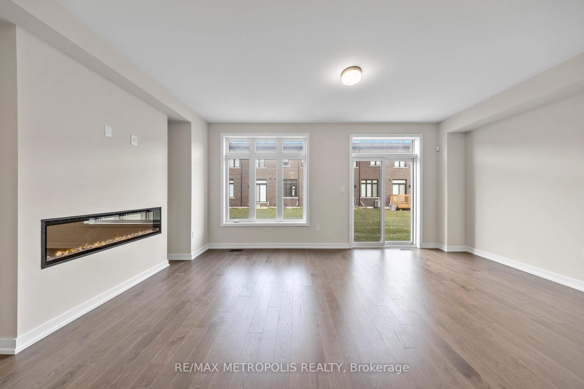 Photo 12 of 38 Singhampton Road, Vaughan, Kleinburg — HOMEH