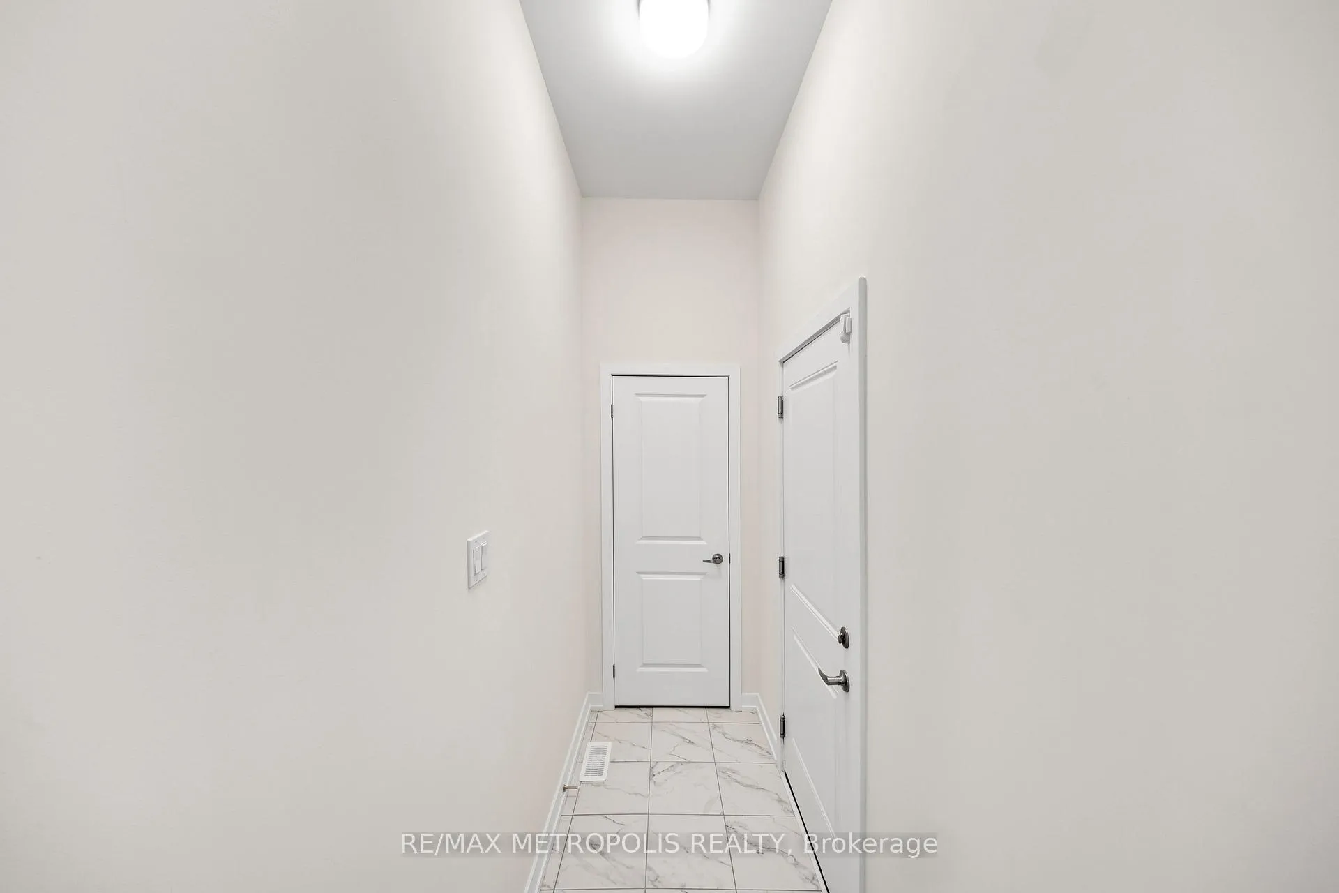 Photo 17 of 38 Singhampton Road, Vaughan, Kleinburg — HOMEH