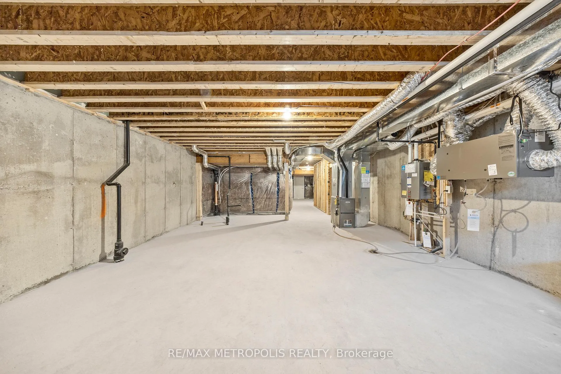 Photo 34 of 38 Singhampton Road, Vaughan, Kleinburg — HOMEH
