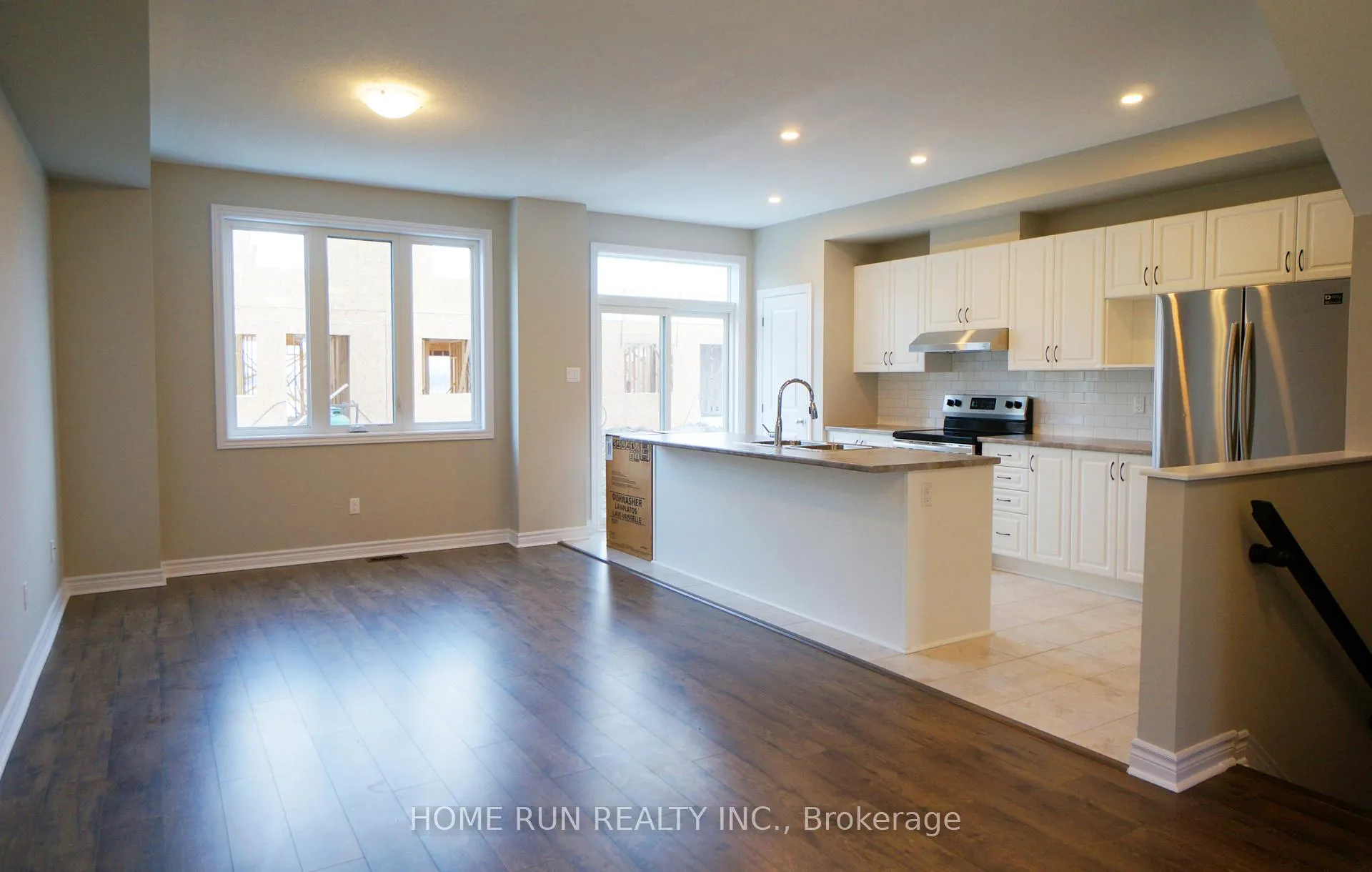Photo 2 of 2472 Waterlilly Way, Ottawa, Barrhaven - Heritage Park — HOMEH
