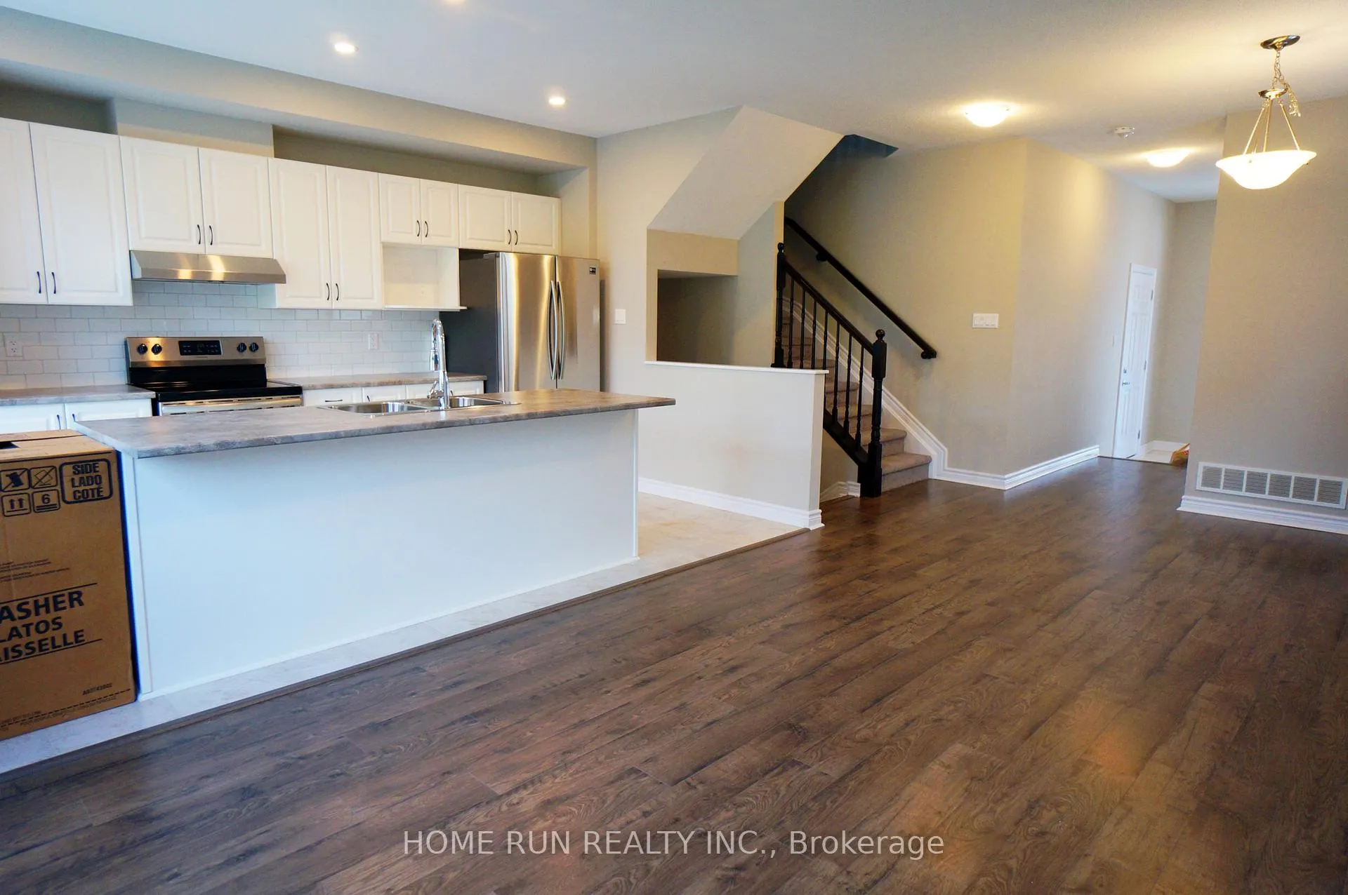 Photo 4 of 2472 Waterlilly Way, Ottawa, Barrhaven - Heritage Park — HOMEH