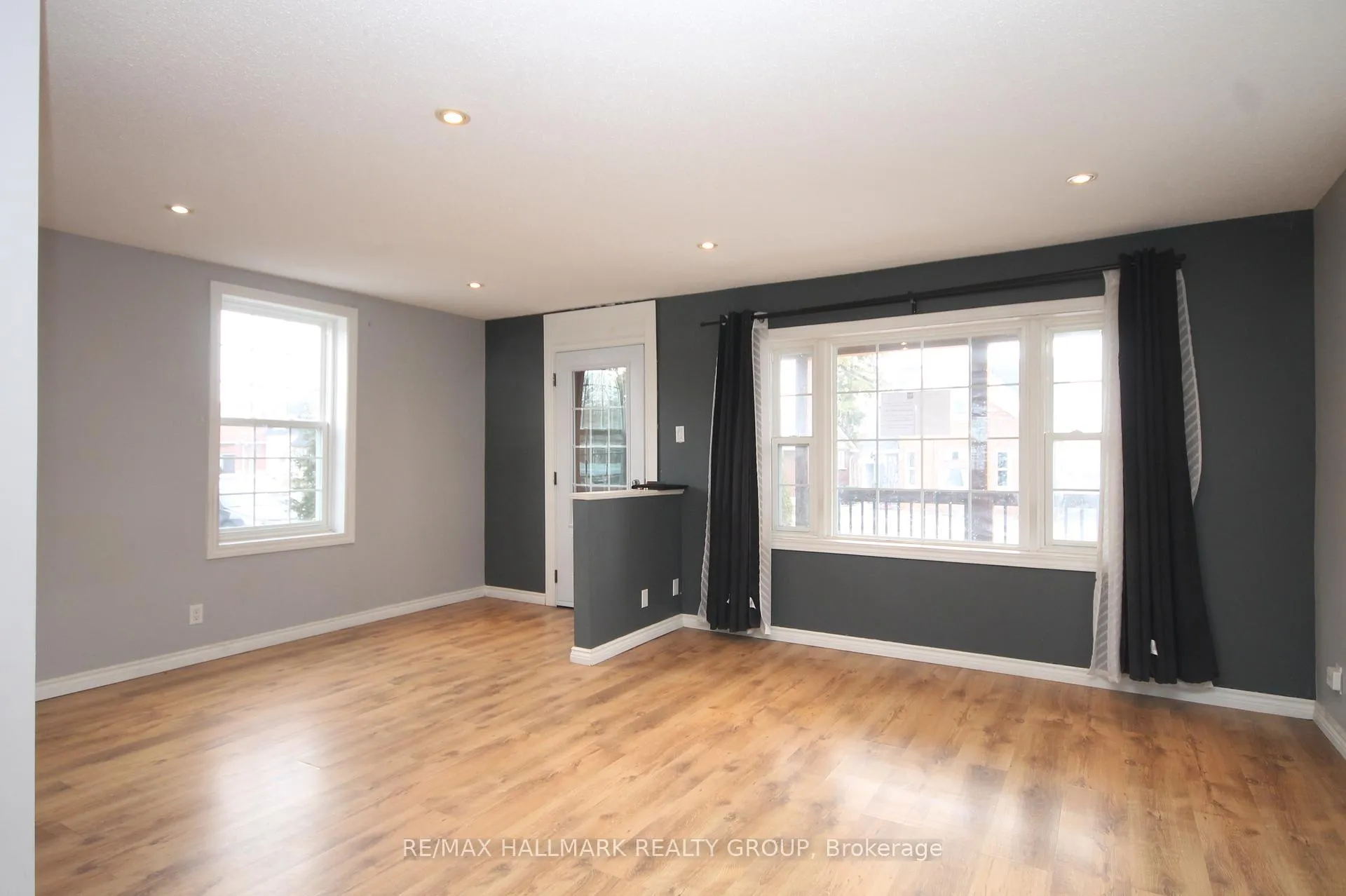 Photo 2 of 74 McGonigal Street W, Arnprior — HOMEH