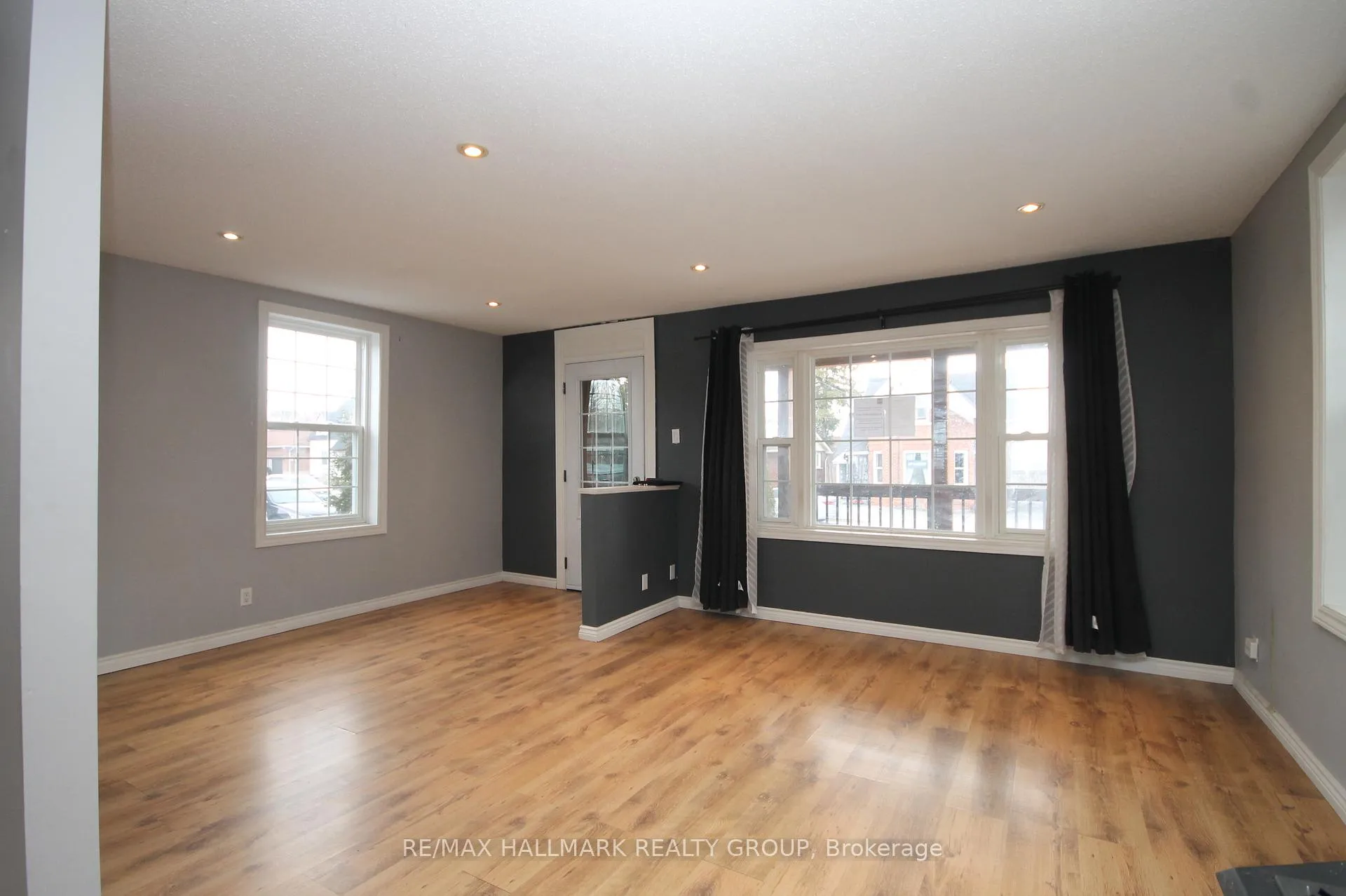 Photo 3 of 74 McGonigal Street W, Arnprior — HOMEH