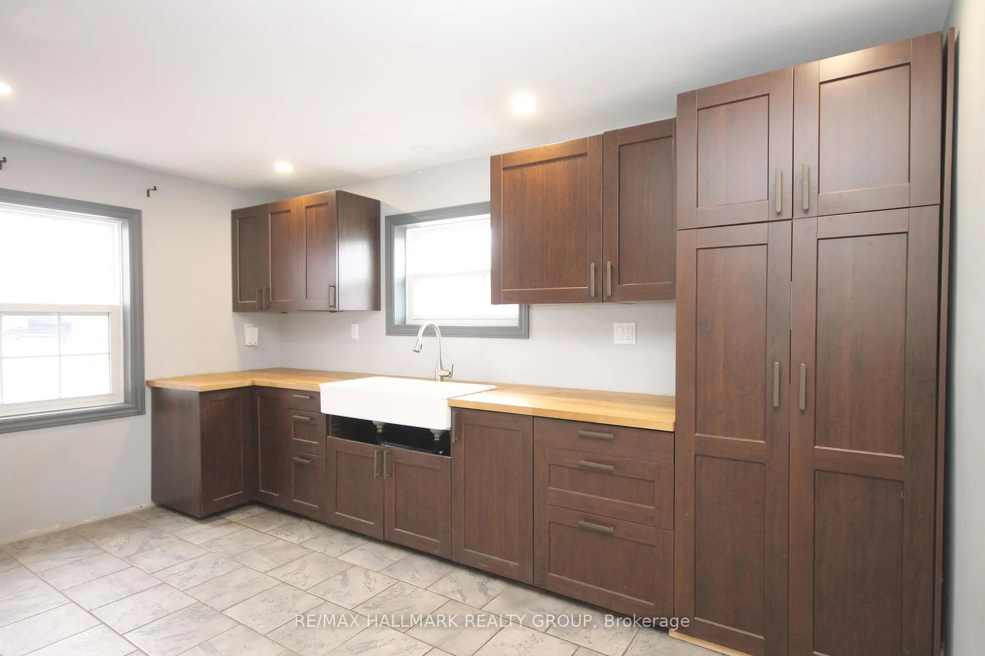 Photo 8 of 74 McGonigal Street W, Arnprior — HOMEH