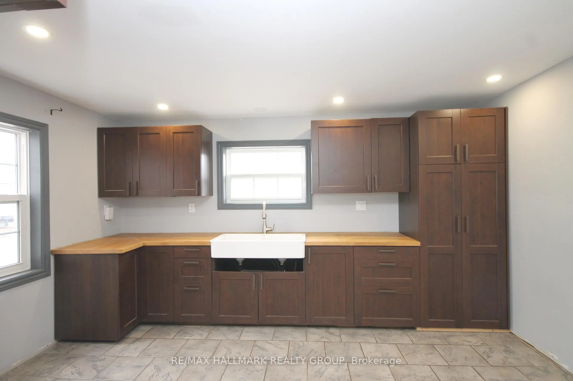Photo 10 of 74 McGonigal Street W, Arnprior — HOMEH