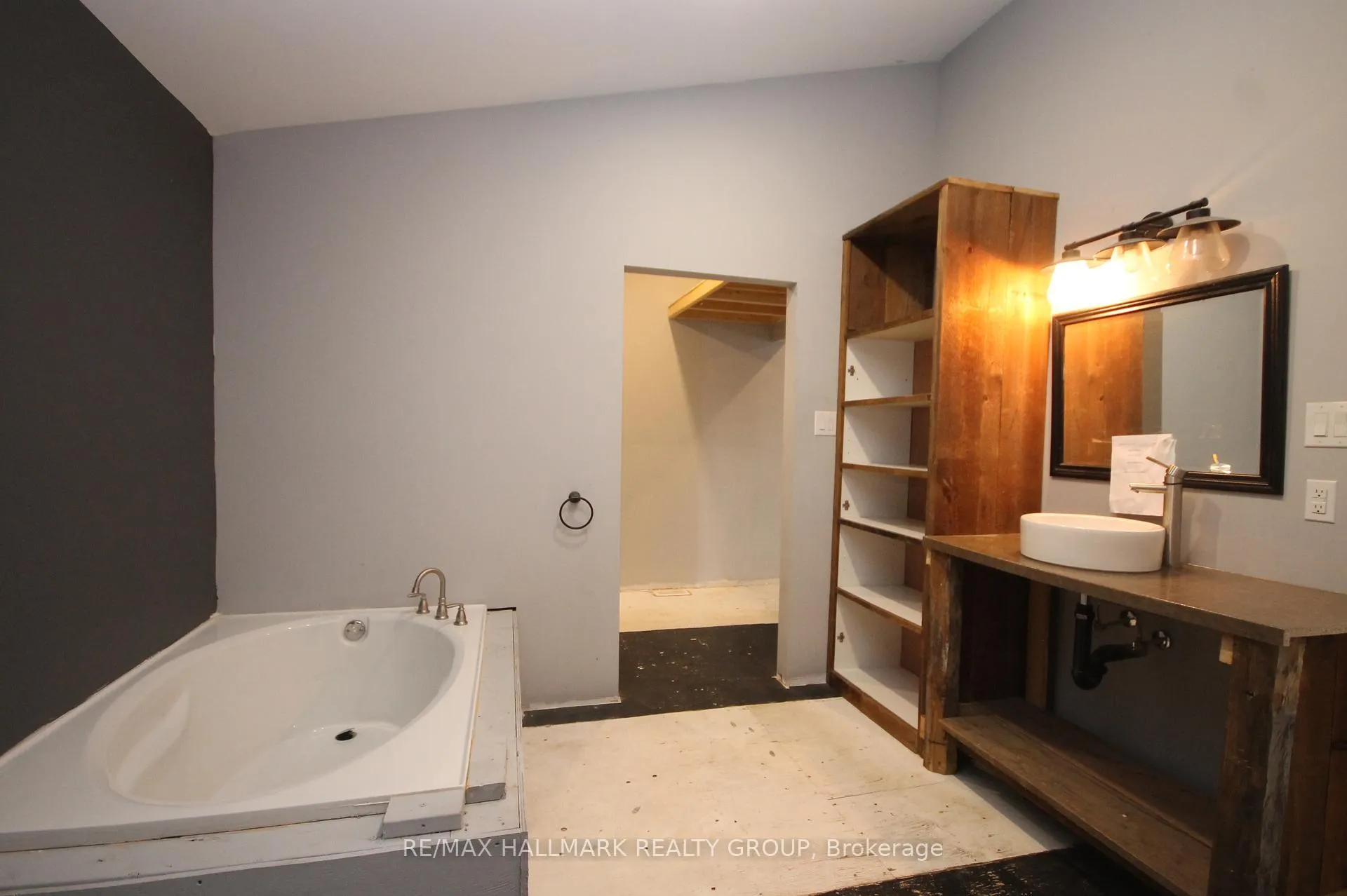 Photo 17 of 74 McGonigal Street W, Arnprior — HOMEH