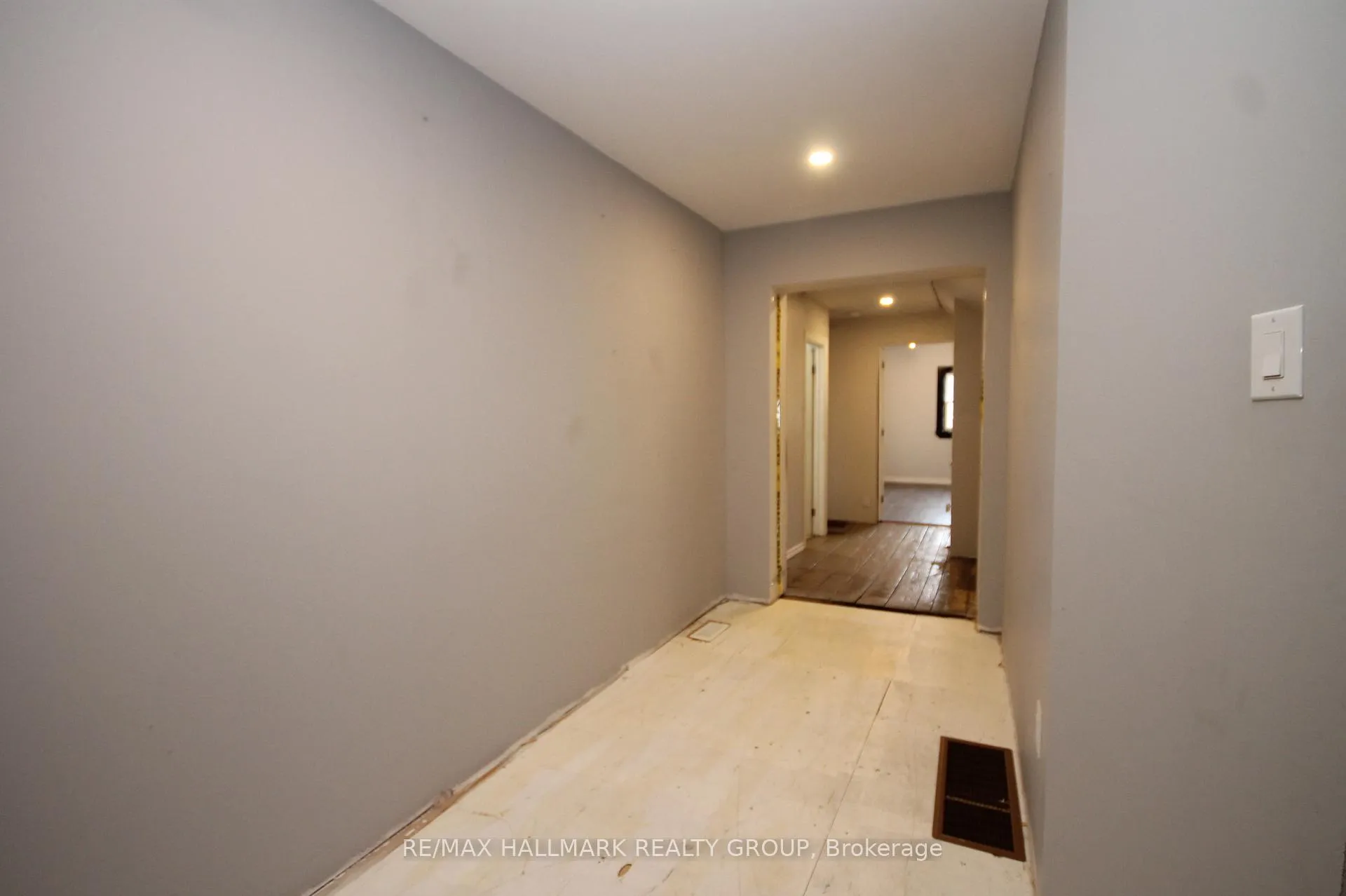 Photo 20 of 74 McGonigal Street W, Arnprior — HOMEH
