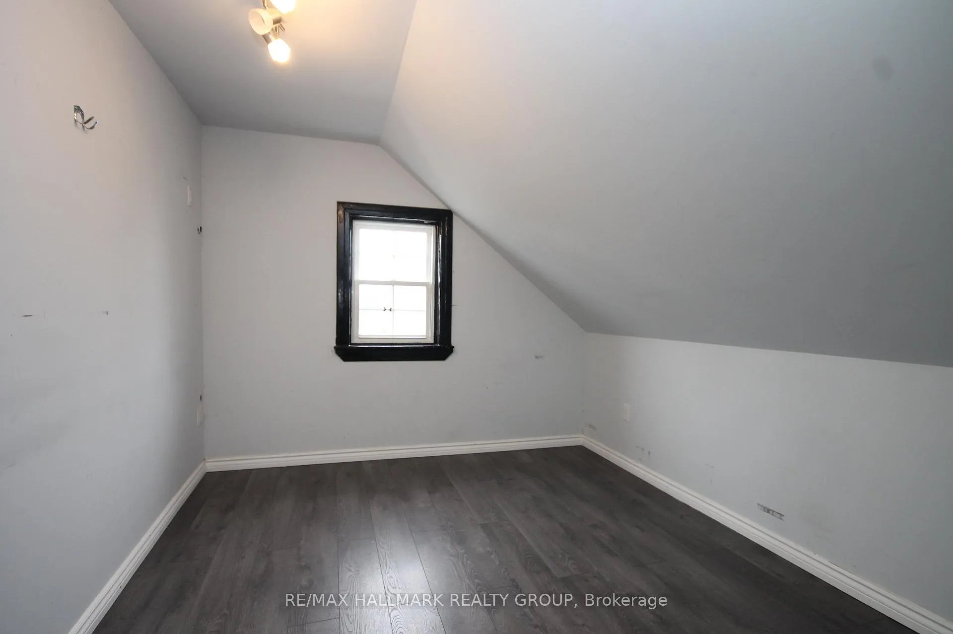 Photo 24 of 74 McGonigal Street W, Arnprior — HOMEH