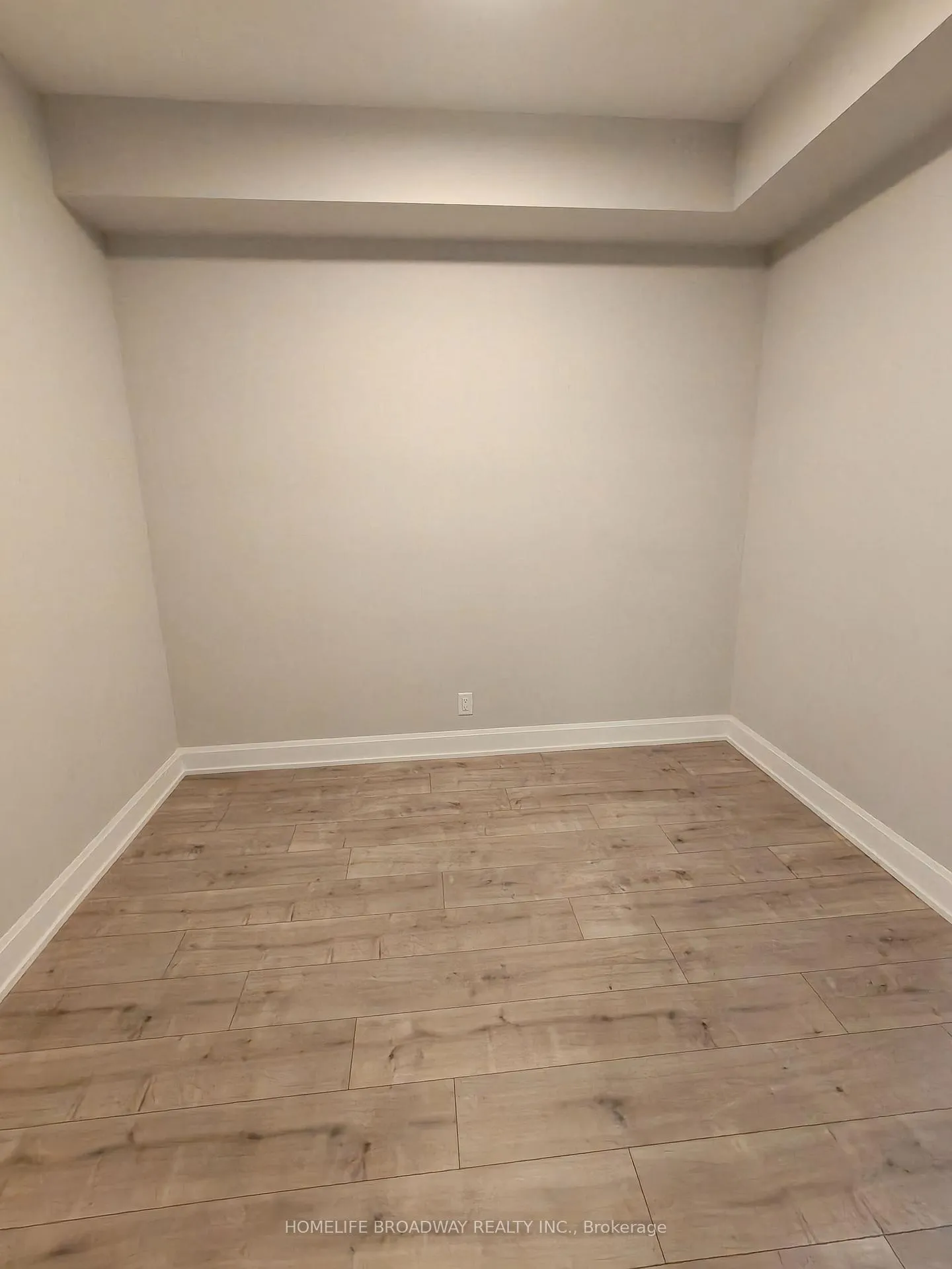 Photo 4 of Unit 302, 18 Water Walk Drive, Markham, Unionville — HOMEH