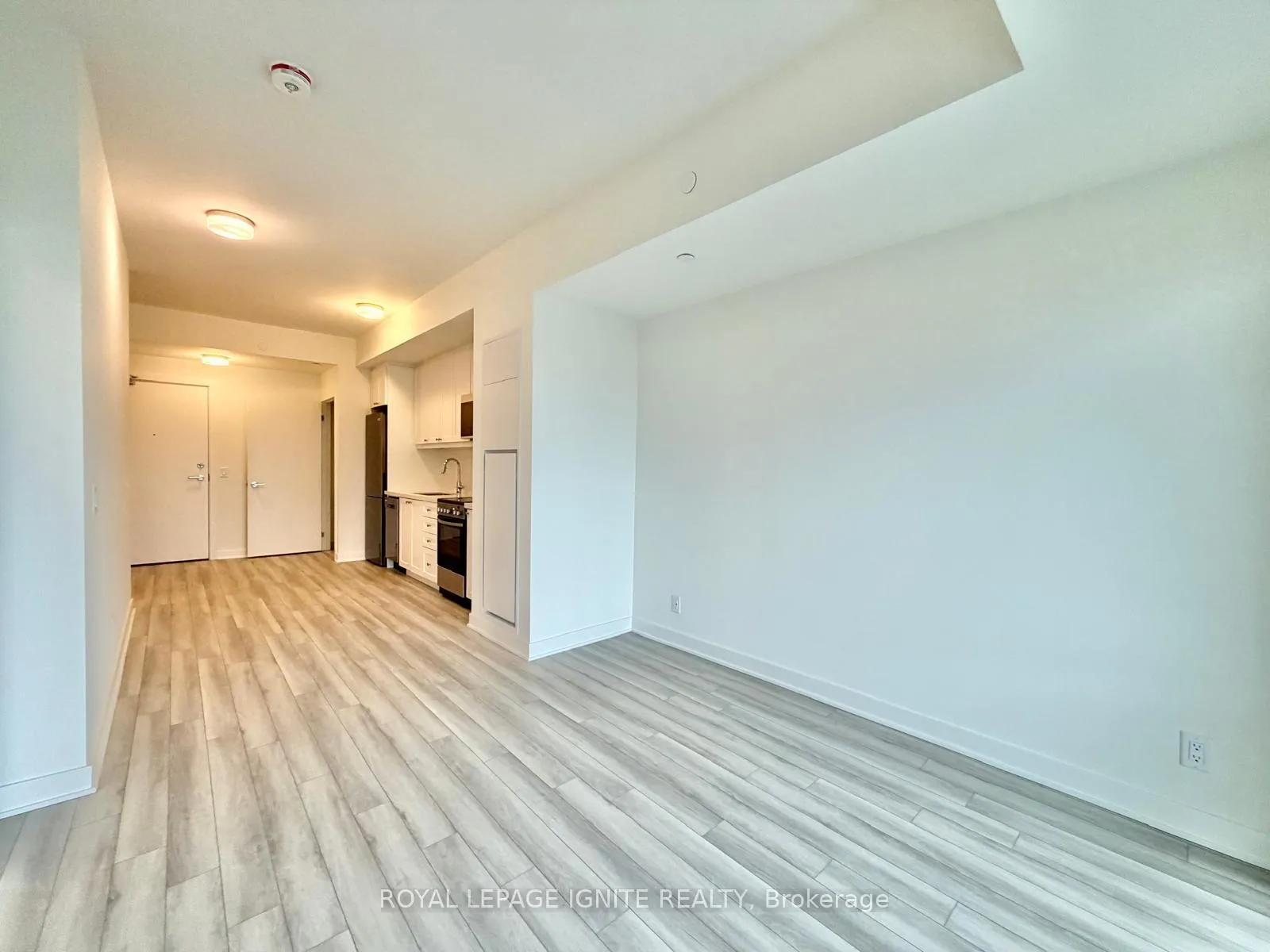 Photo 8 of Unit 716, 51 Clarington Boulevard, Clarington, Bowmanville — HOMEH