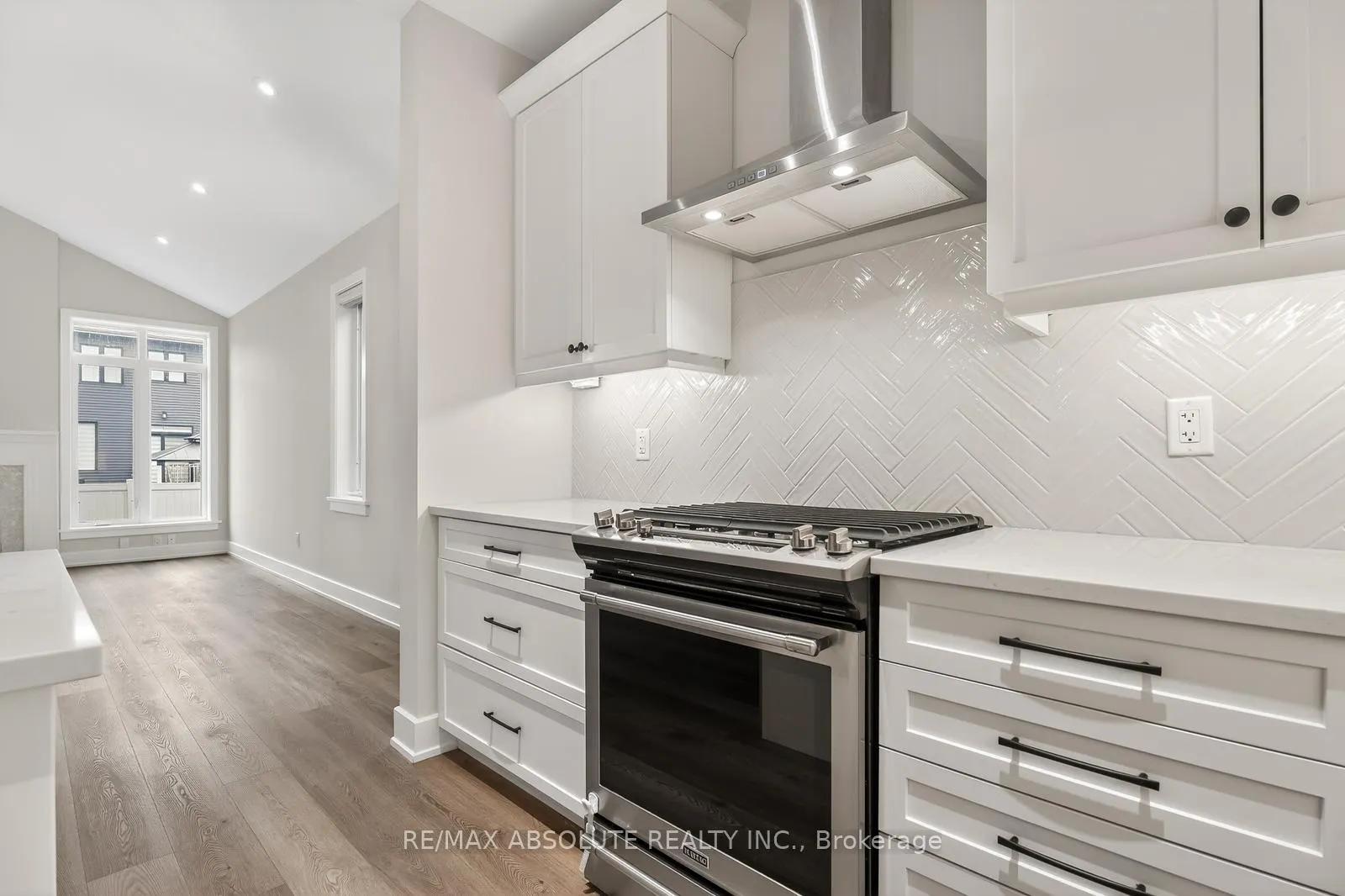 Photo 10 of 106 Mcphail Road, Carleton Place — HOMEH