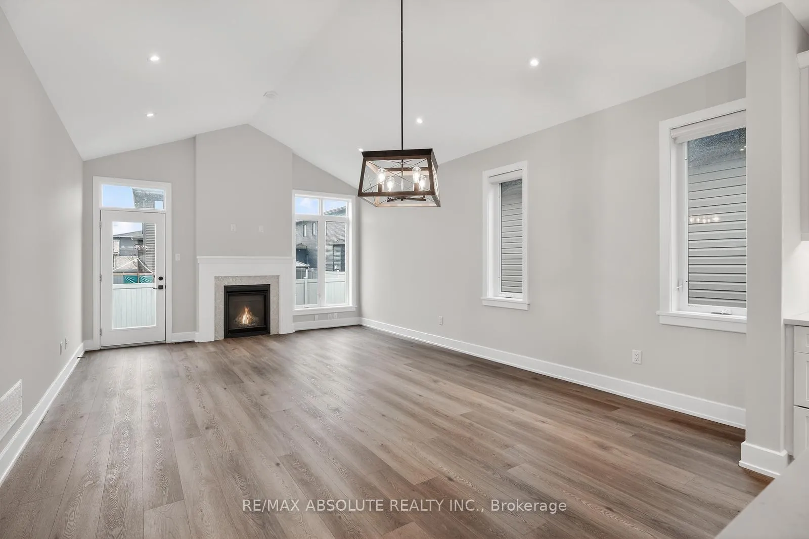 Photo 12 of 106 Mcphail Road, Carleton Place — HOMEH