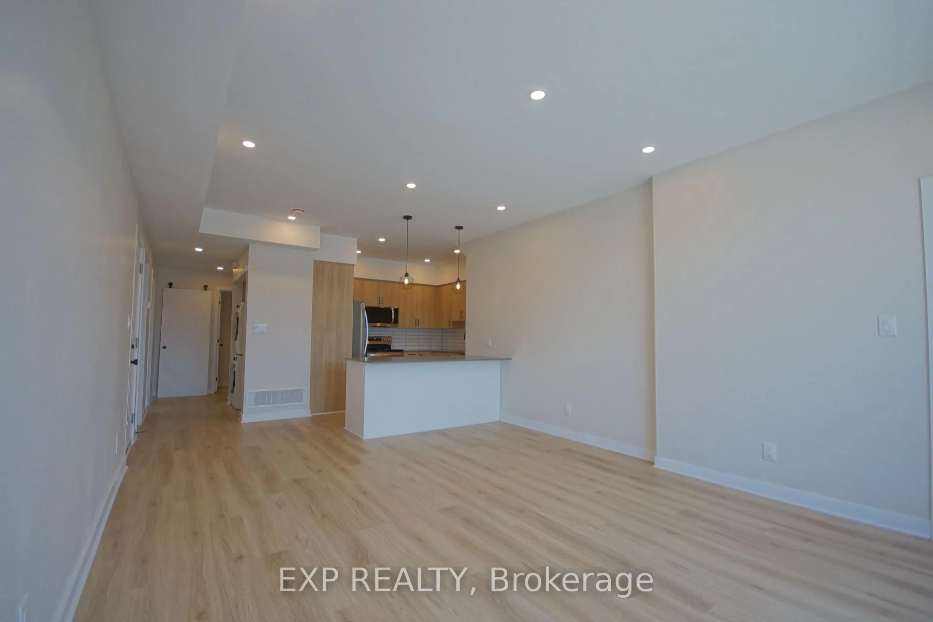 Photo 2 of 1353 Gosset Street, Ottawa, Cyrville Rd./Industrial Park — HOMEH