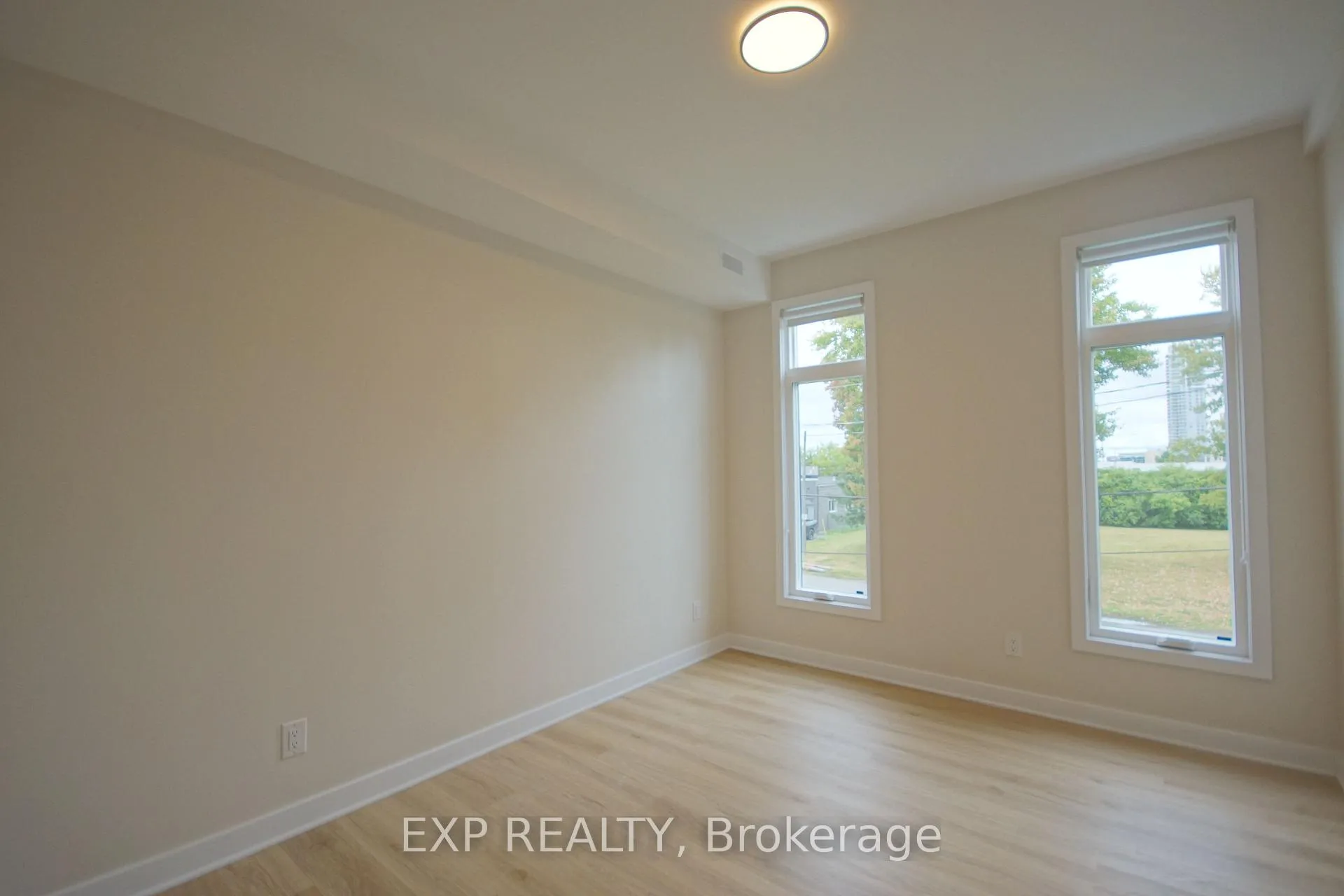 Photo 6 of 1353 Gosset Street, Ottawa, Cyrville Rd./Industrial Park — HOMEH