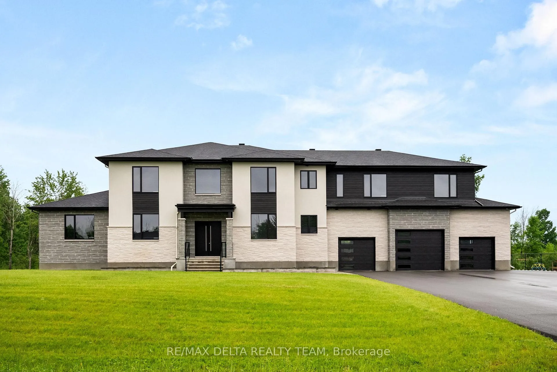 Photo of 663 Ballycastle Crescent