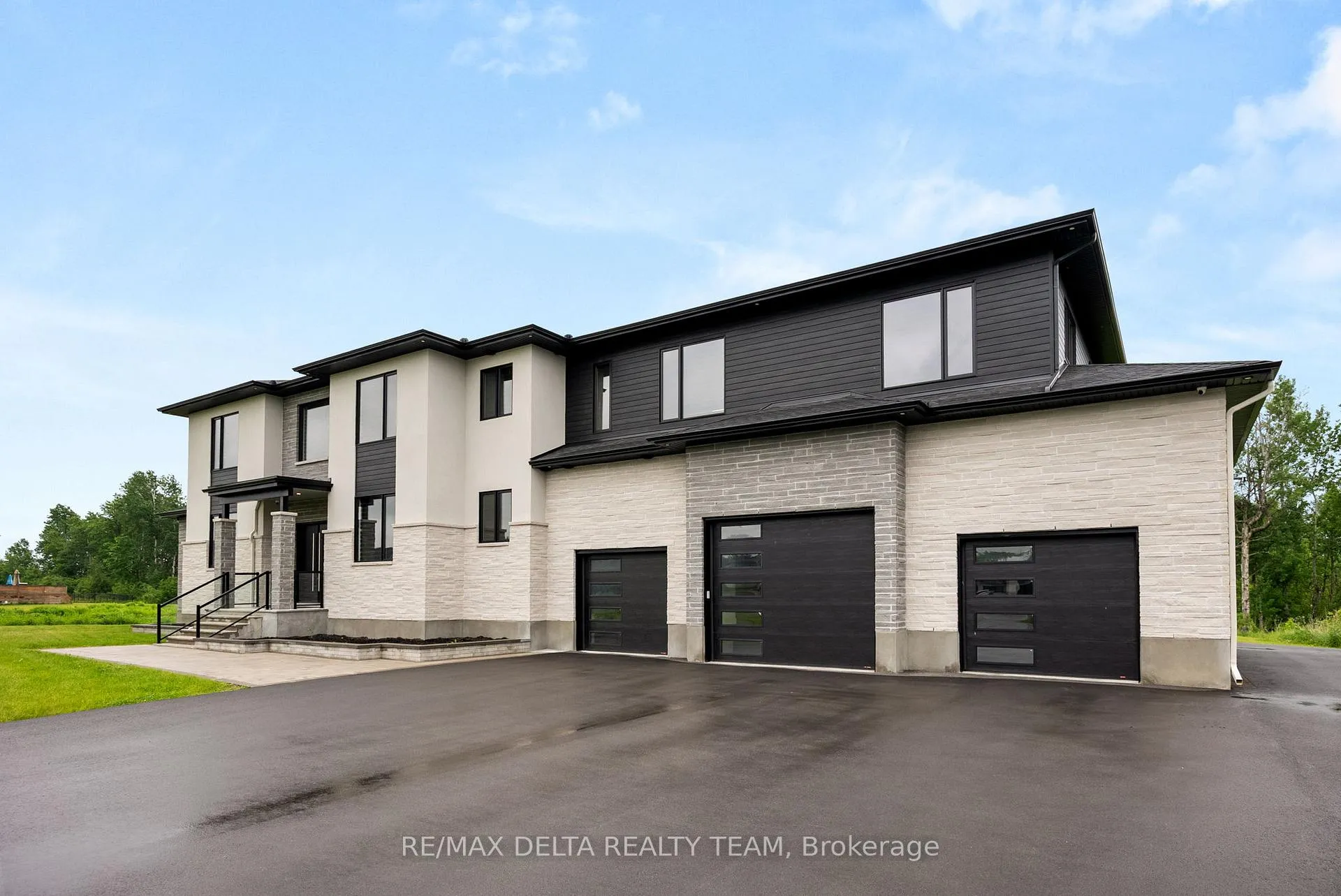 Photo 2 of 663 Ballycastle Crescent, Ottawa, Riverside South — HOMEH