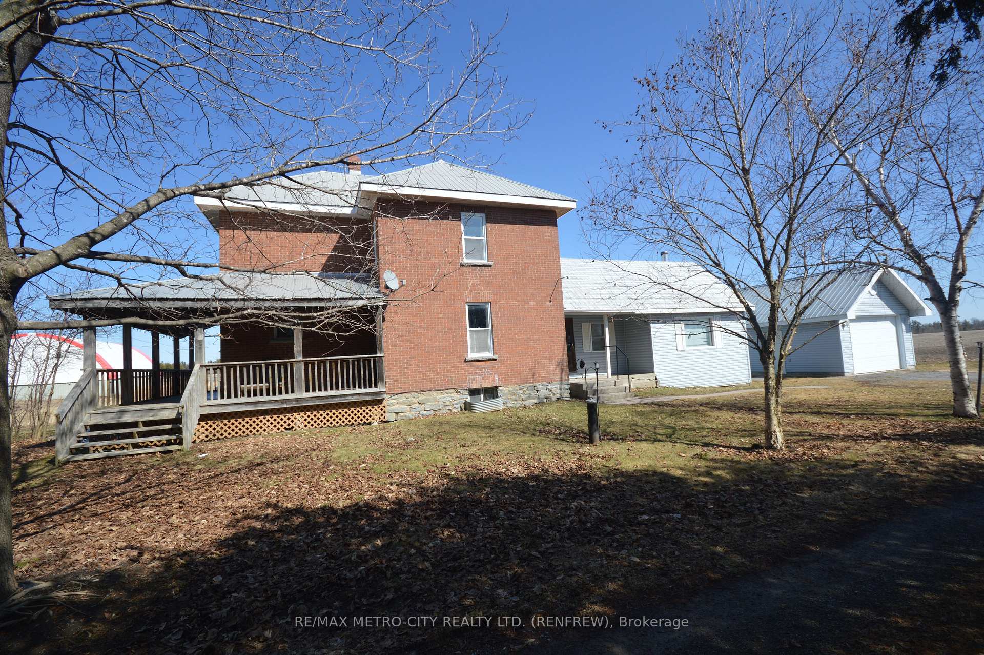 Photo 2 of 2089 Russett Drive, McNab/Braeside, Mcnab/Braeside Twps — HOMEH