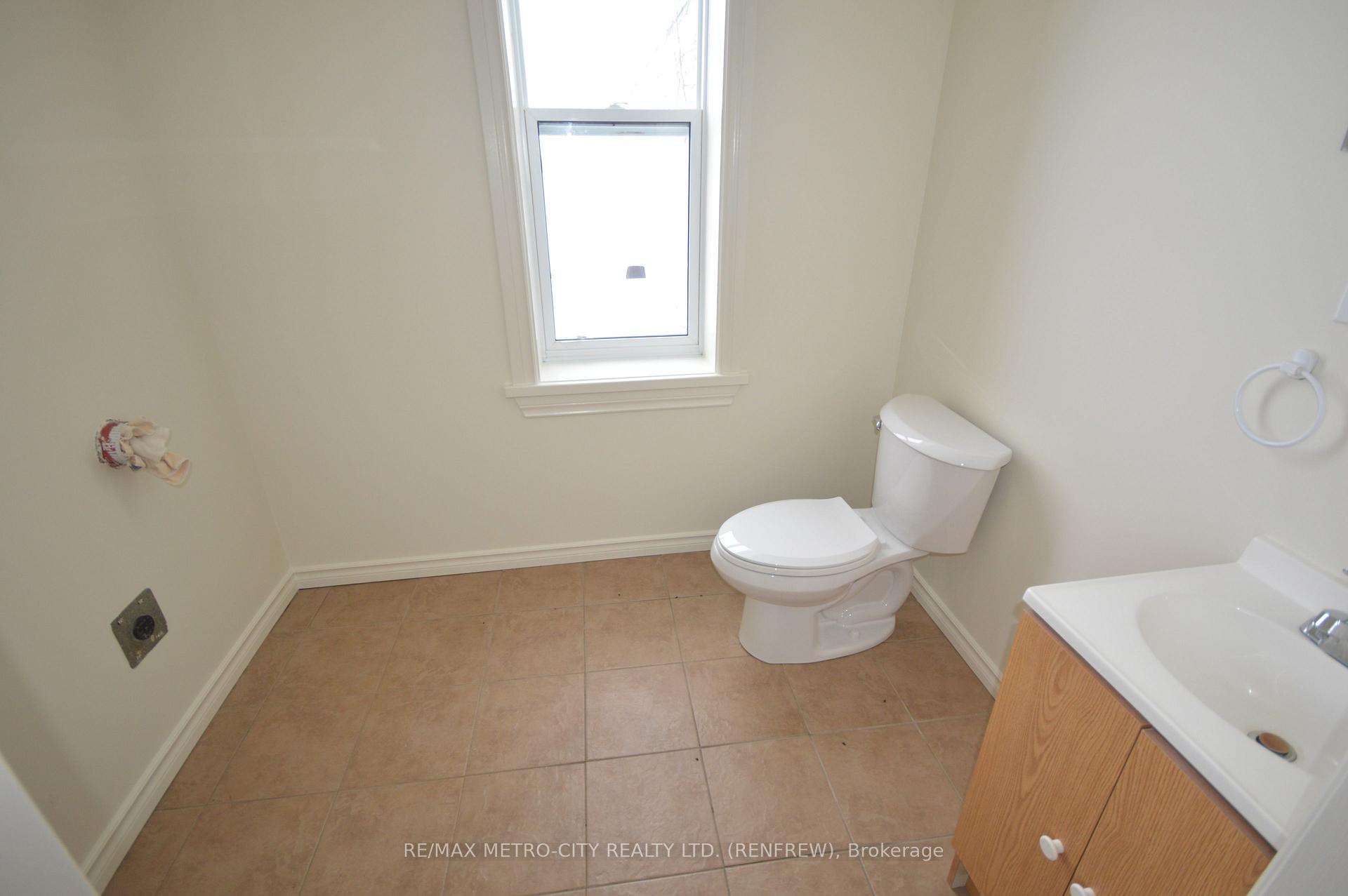 Photo 14 of 2089 Russett Drive, McNab/Braeside, Mcnab/Braeside Twps — HOMEH