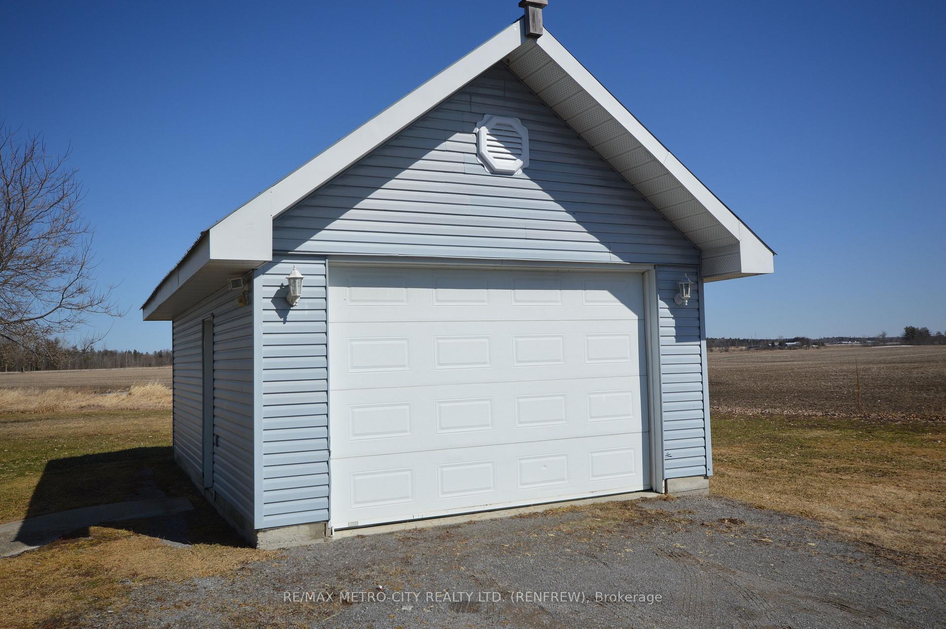 Photo 15 of 2089 Russett Drive, McNab/Braeside, Mcnab/Braeside Twps — HOMEH
