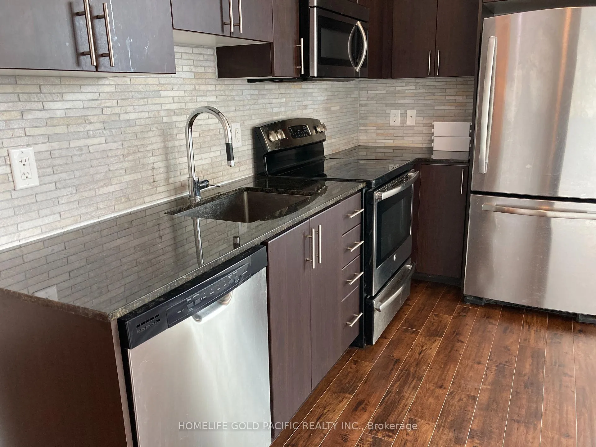 Photo 6 of Unit 325, 7161 Yonge Street, Markham, Grandview — HOMEH