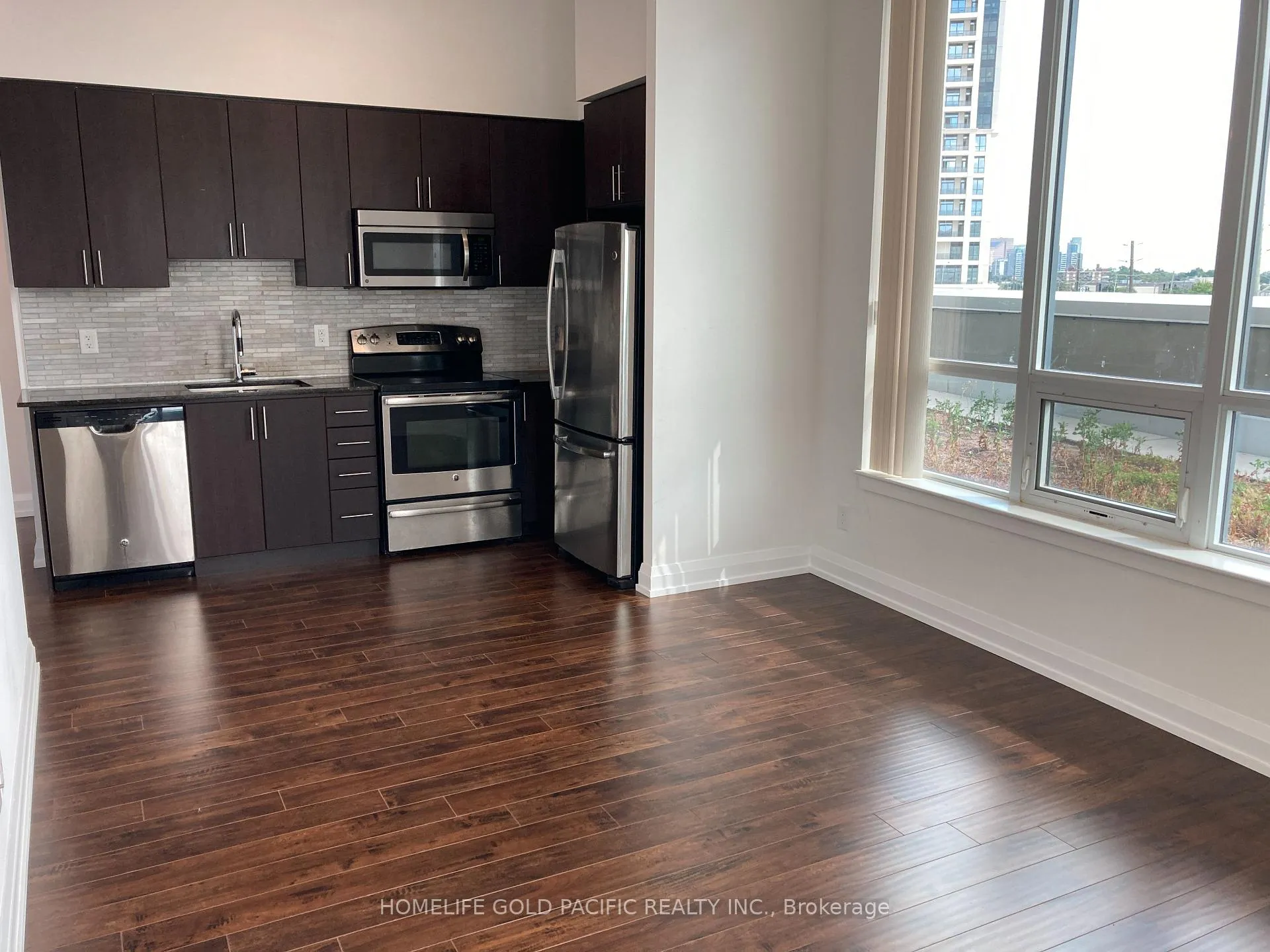 Photo 7 of Unit 325, 7161 Yonge Street, Markham, Grandview — HOMEH