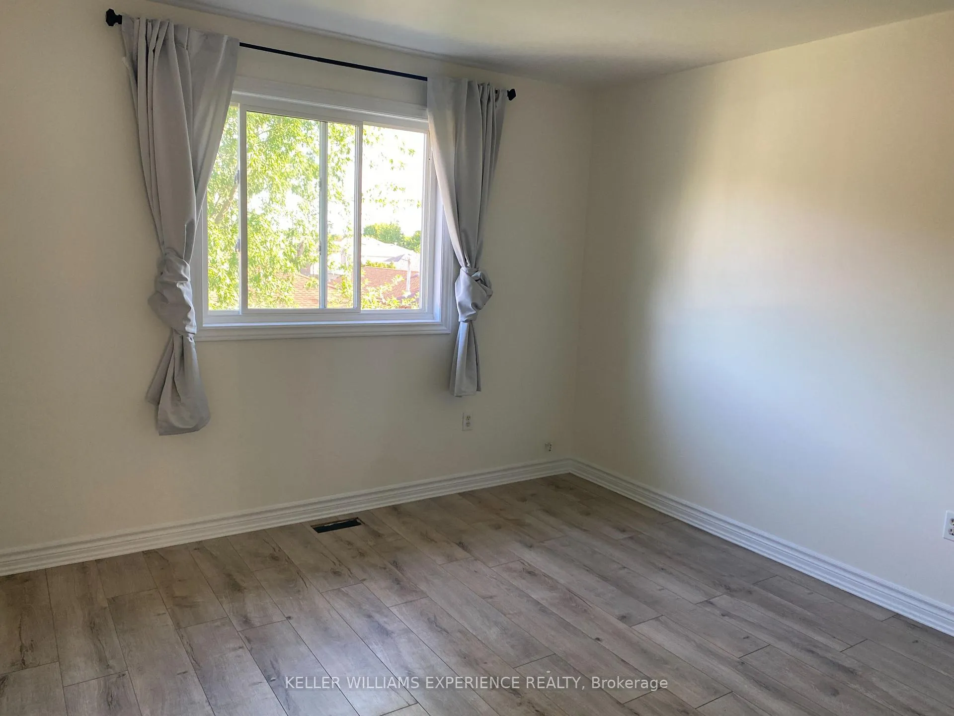 Photo 9 of Unit Upper, 23 Butternut Drive, Barrie, Holly — HOMEH