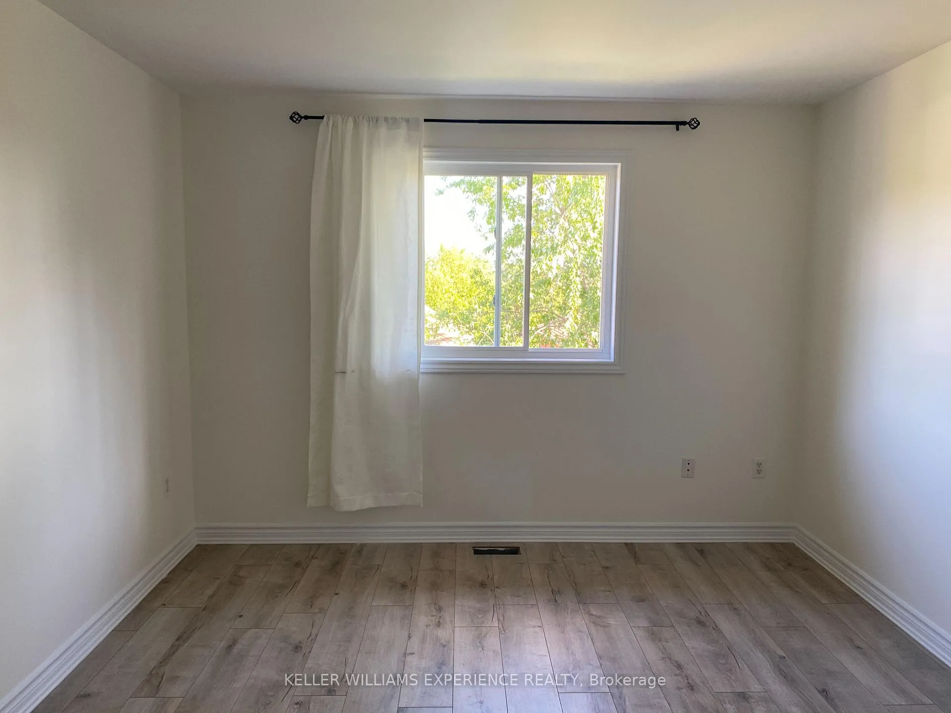 Photo 11 of Unit Upper, 23 Butternut Drive, Barrie, Holly — HOMEH