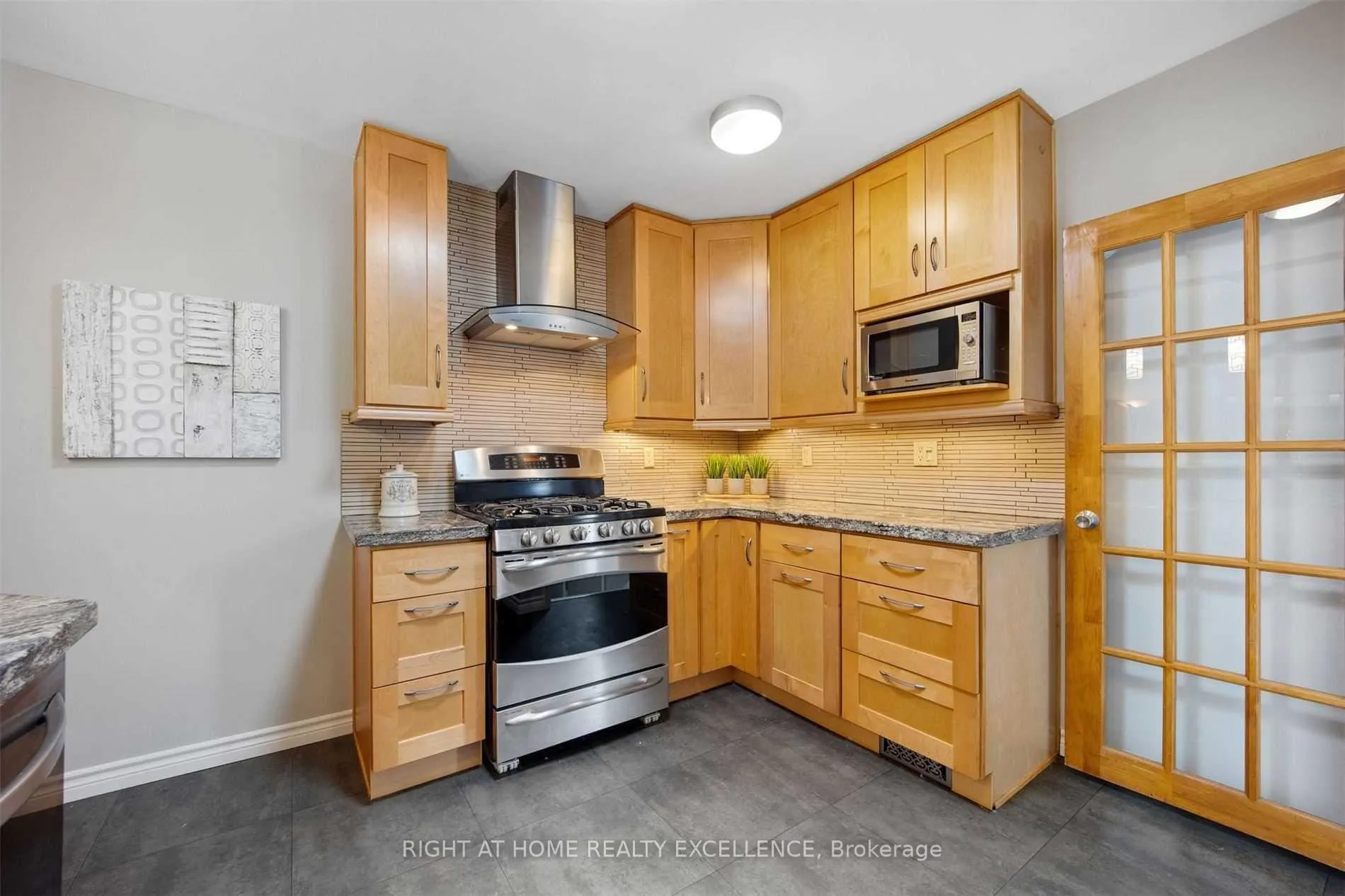 Photo 1 of Unit Upper Level, 23 Davis Road, Aurora, Aurora Highlands — HOMEH