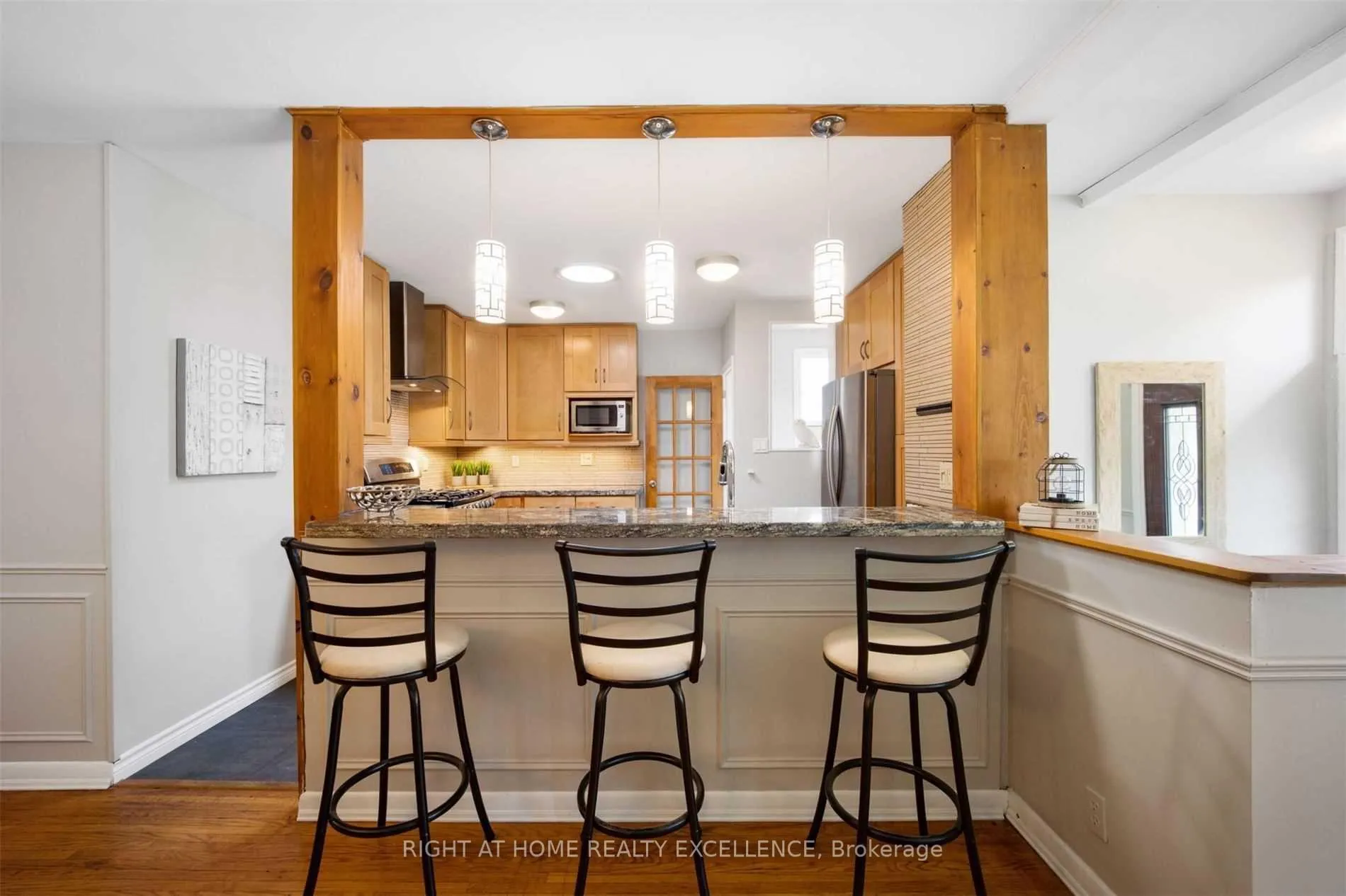 Photo 3 of Unit Upper Level, 23 Davis Road, Aurora, Aurora Highlands — HOMEH