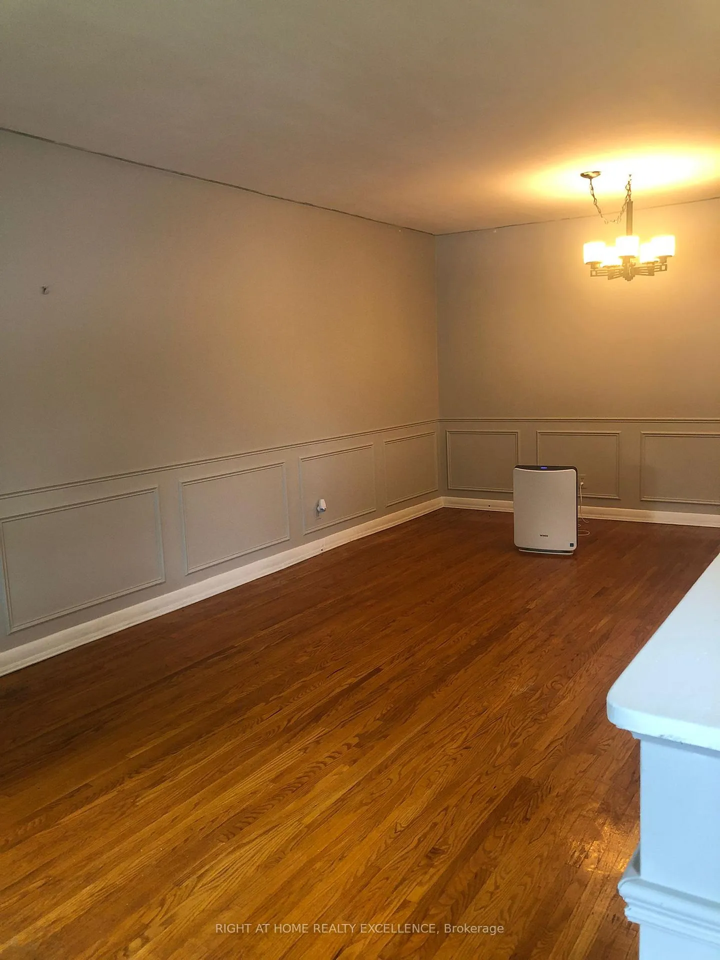Photo 5 of Unit Upper Level, 23 Davis Road, Aurora, Aurora Highlands — HOMEH