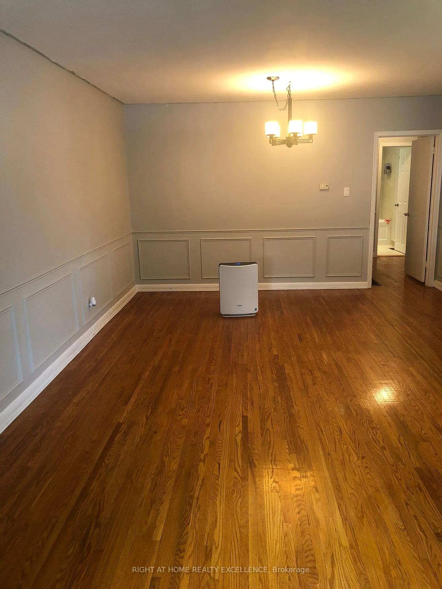Photo 6 of Unit Upper Level, 23 Davis Road, Aurora, Aurora Highlands — HOMEH