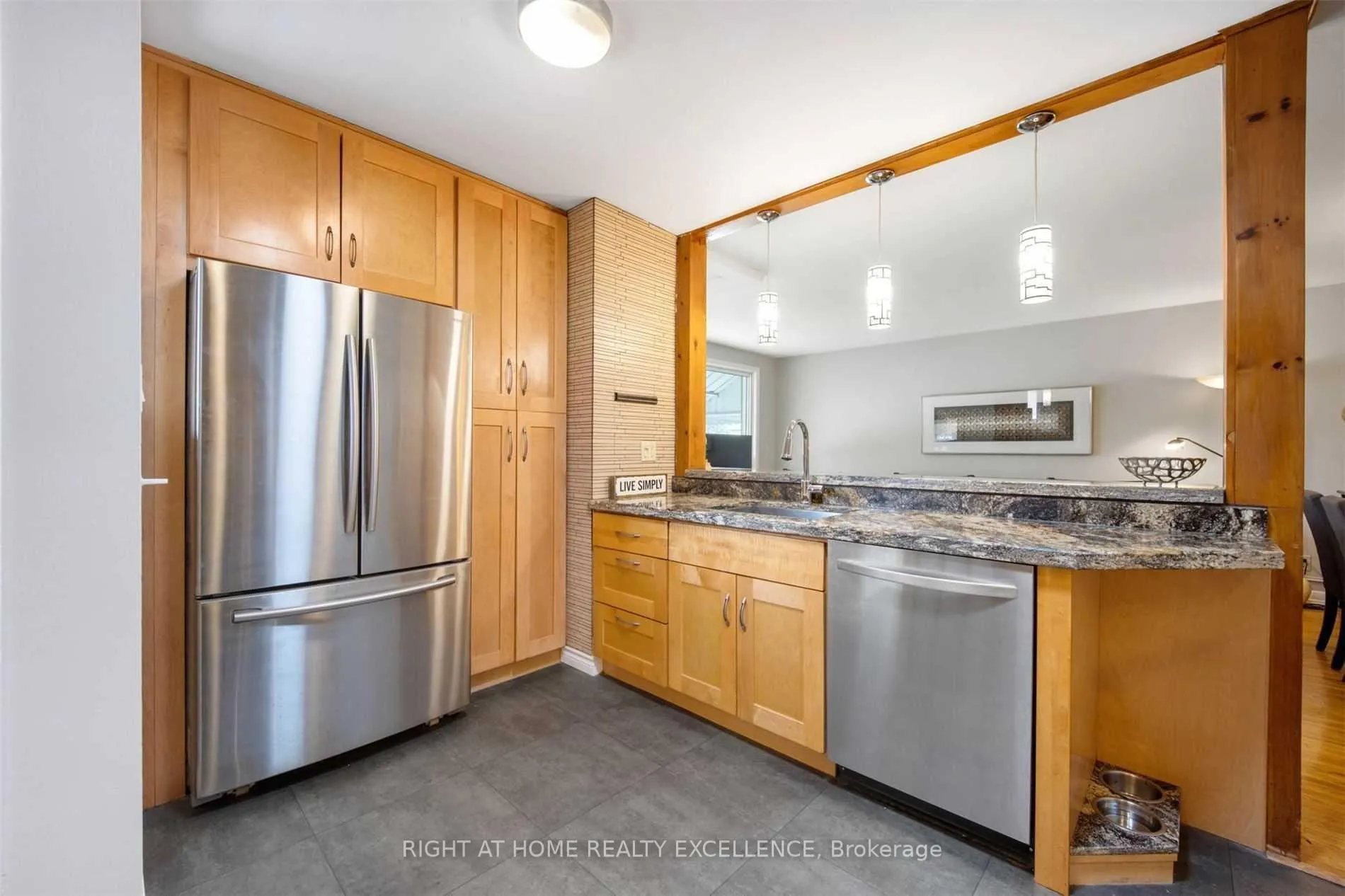 Photo 7 of Unit Upper Level, 23 Davis Road, Aurora, Aurora Highlands — HOMEH