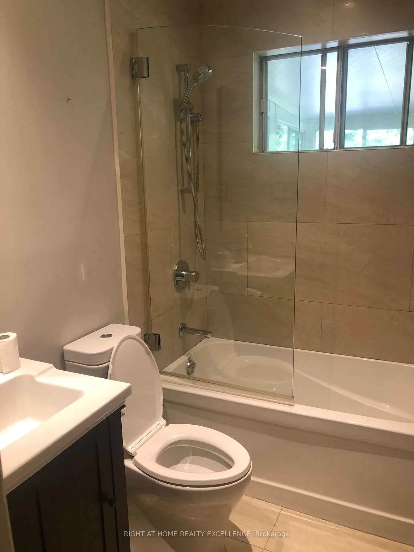 Photo 8 of Unit Upper Level, 23 Davis Road, Aurora, Aurora Highlands — HOMEH