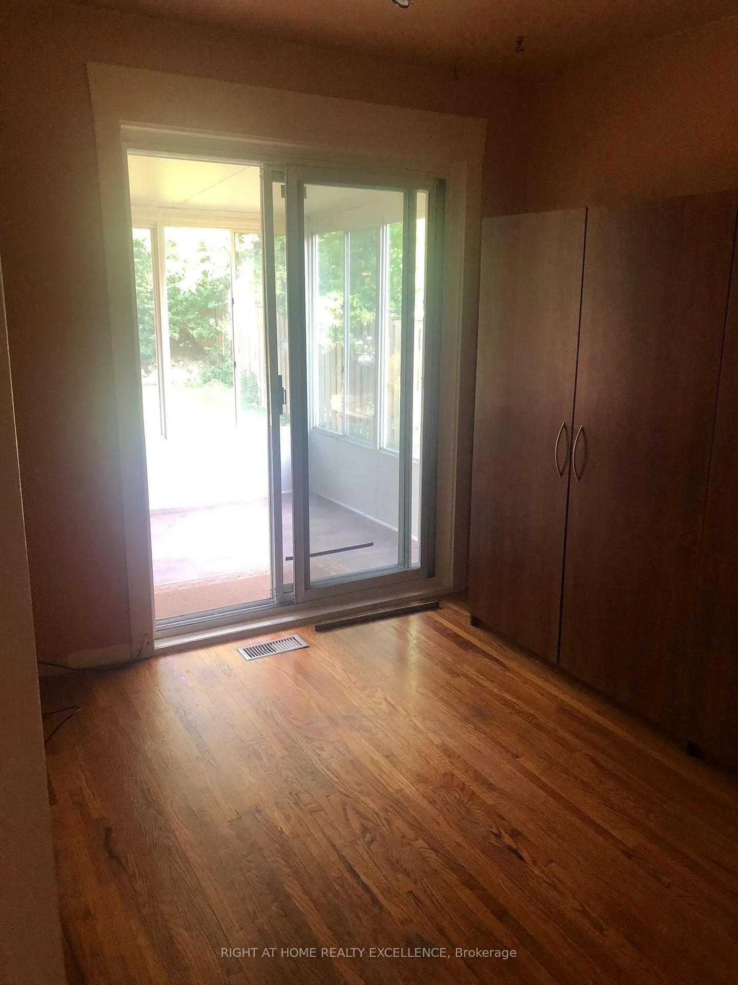 Photo 11 of Unit Upper Level, 23 Davis Road, Aurora, Aurora Highlands — HOMEH