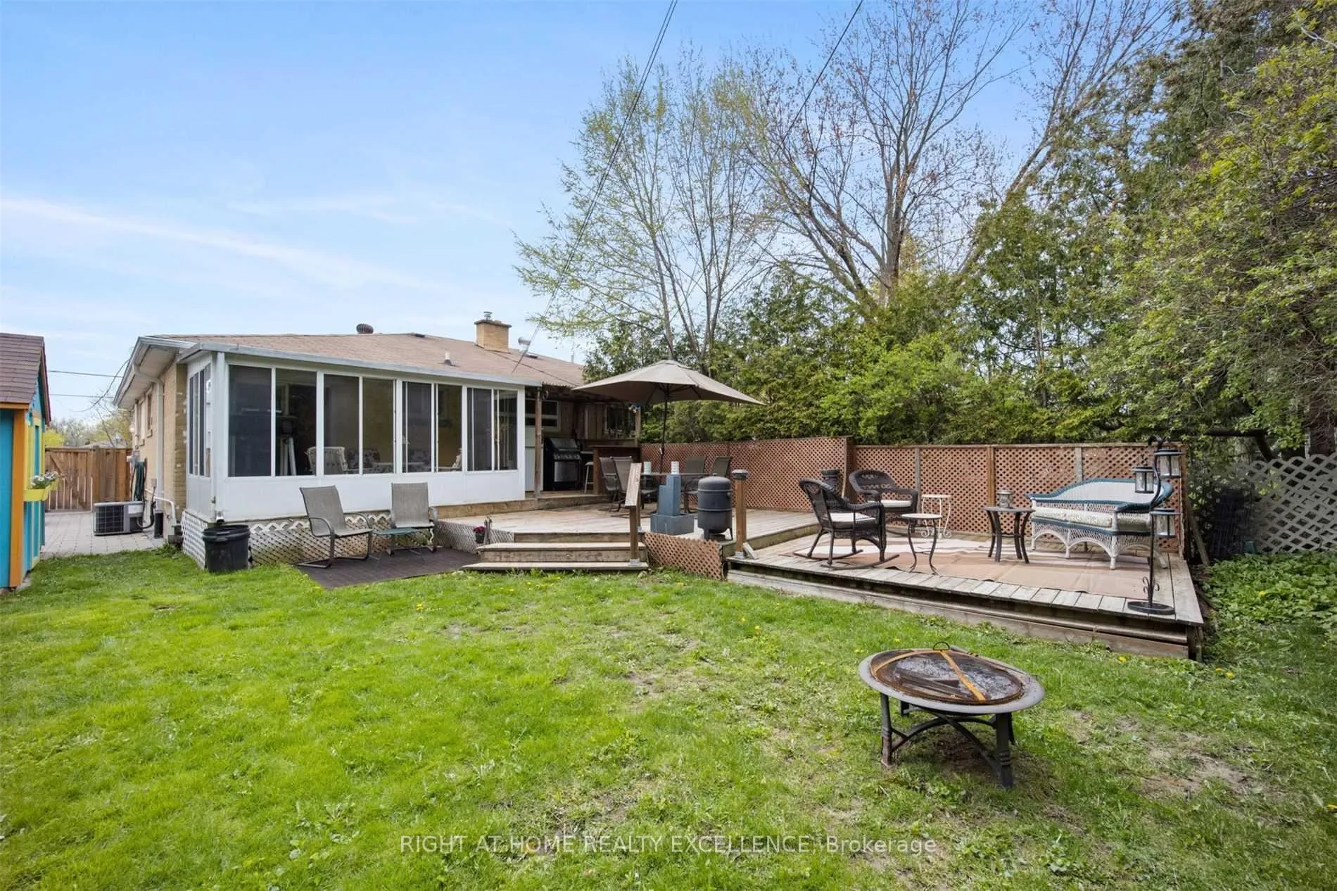 Photo 13 of Unit Upper Level, 23 Davis Road, Aurora, Aurora Highlands — HOMEH