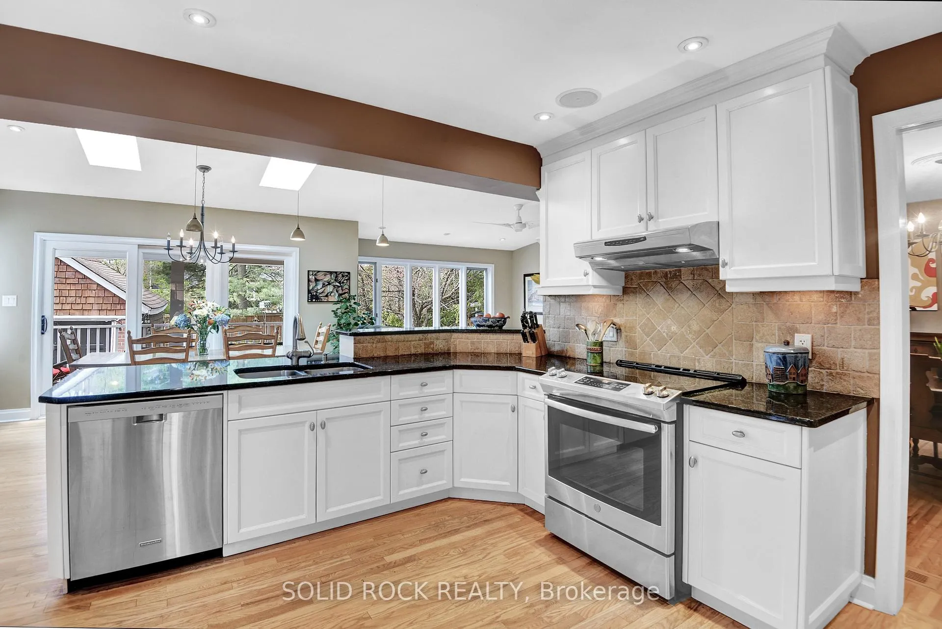 Photo 8 of 137 Southern Drive, Ottawa, Old Ottawa South/Rideau Gardens — HOMEH
